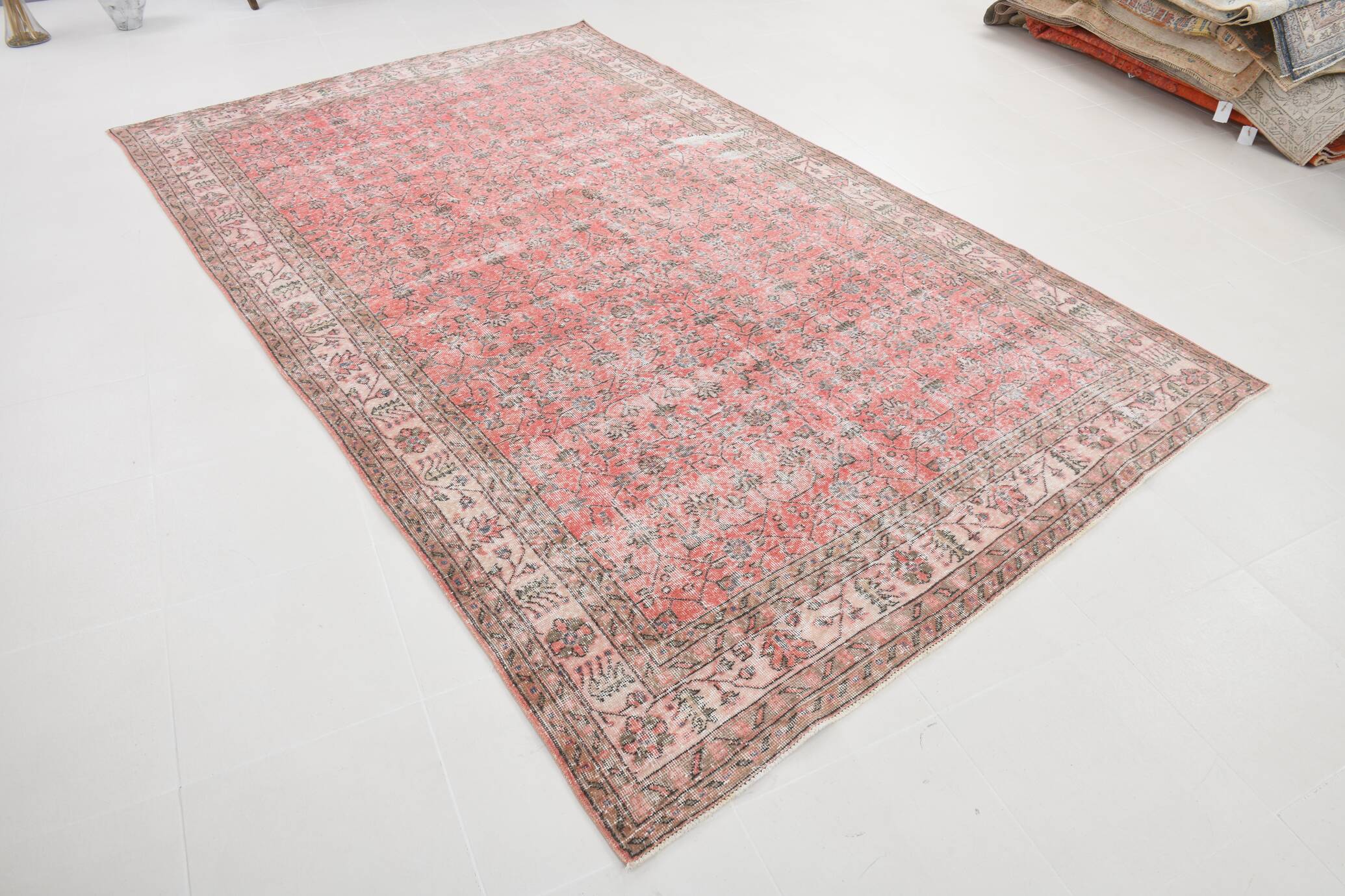 7x11 Pale Red Classic Vintage Rug, 204x335Cm