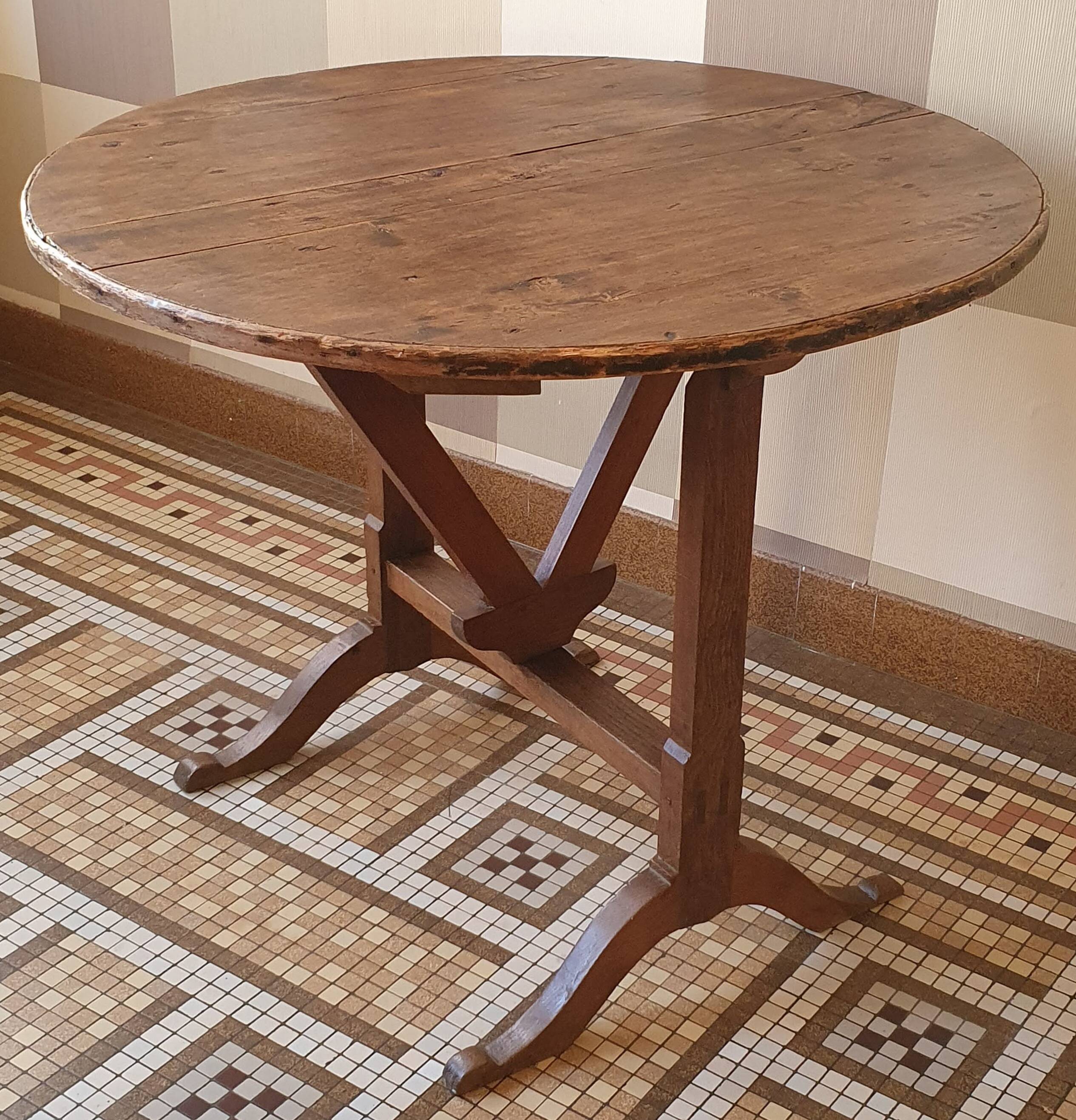 Oak winegrower's table