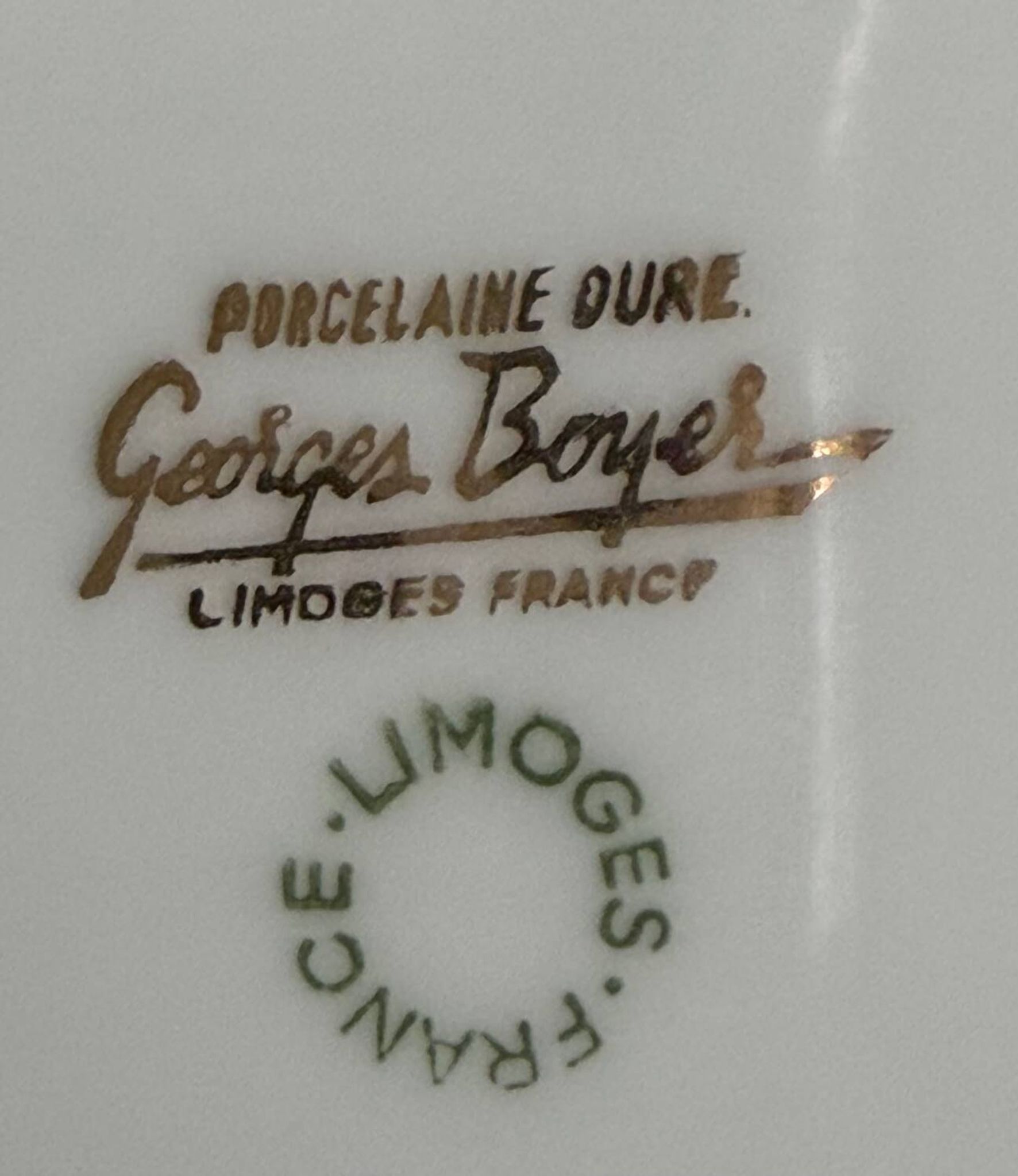 2 petits plats ovales en porcelaine blanche