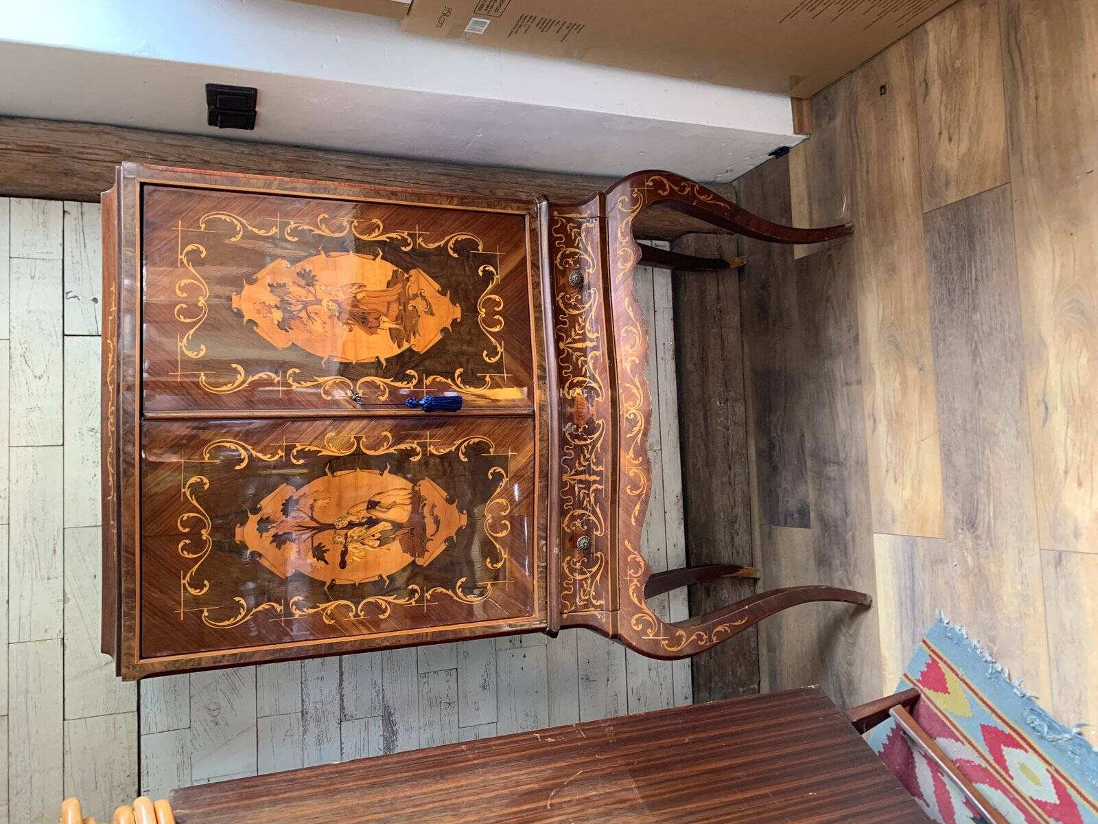 Vintage Italian brown wooden cocktail bar cabinet with inlaid marquetry from the 1950s.