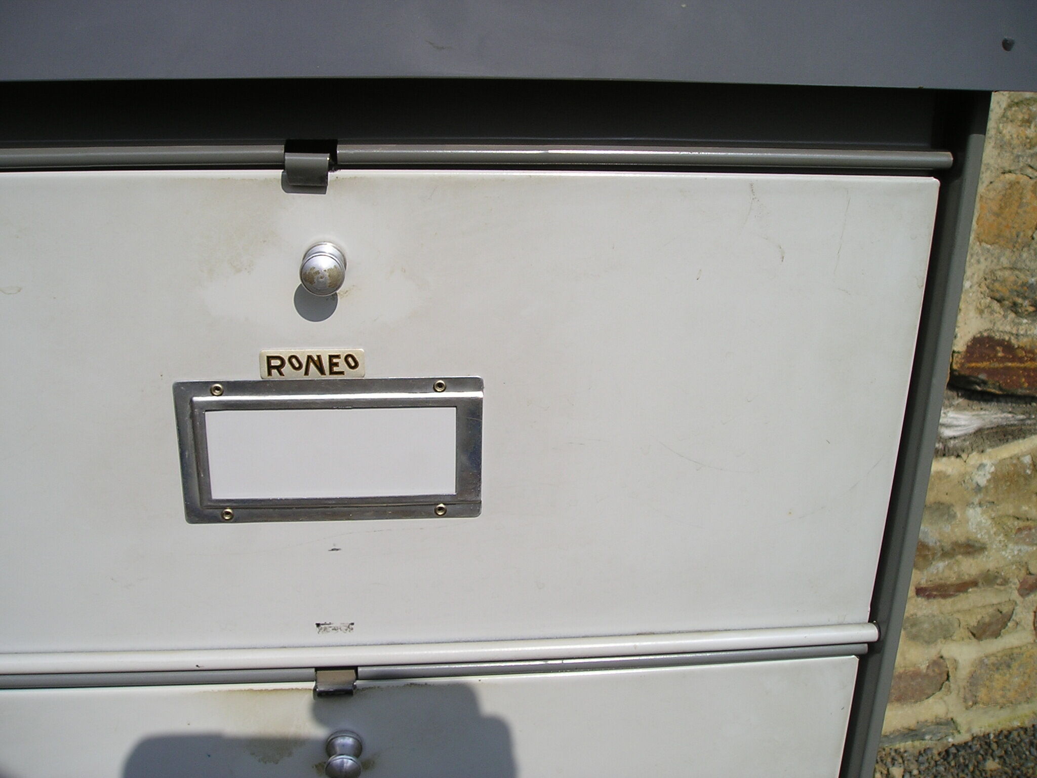 Cabinet with 10 drawers flaps with label holder and roneo buttons