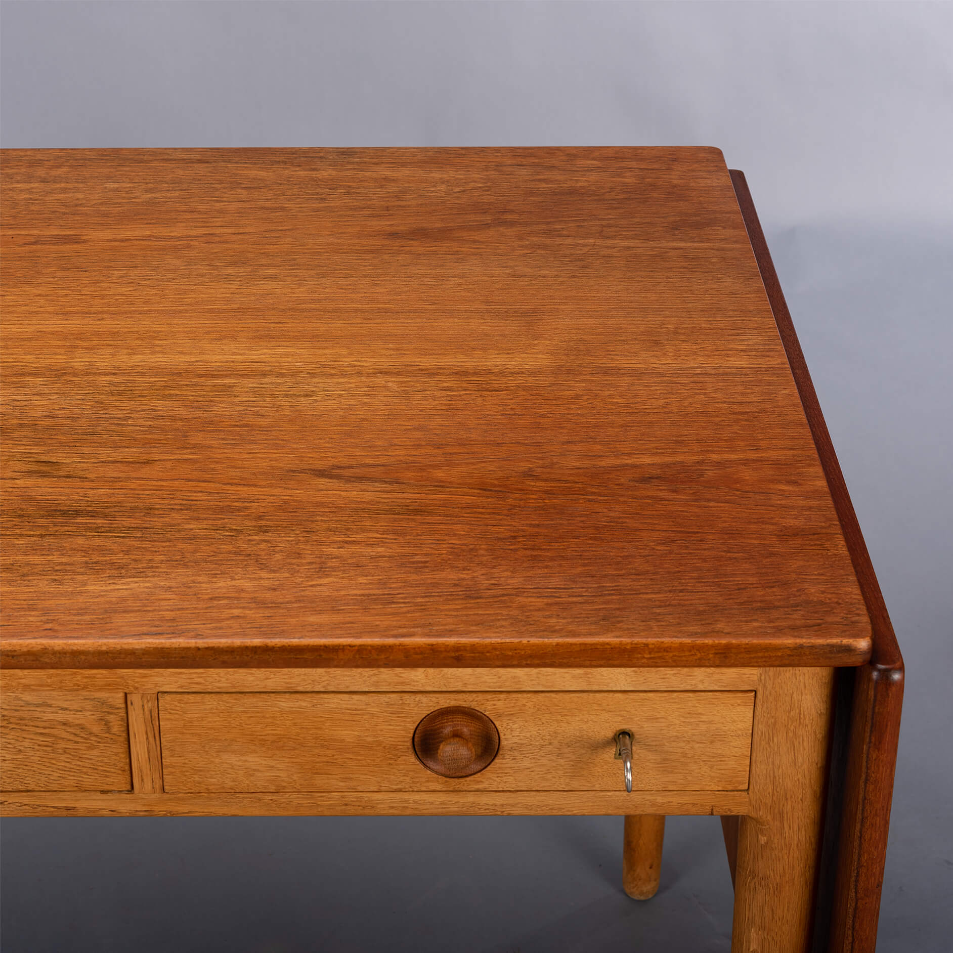 Design midcentury modern desk AT-305 by Hans J. Wegner for Andreas Tuck, 1950s