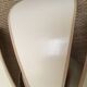 Suspension fleur petales beiges et dorees vintage