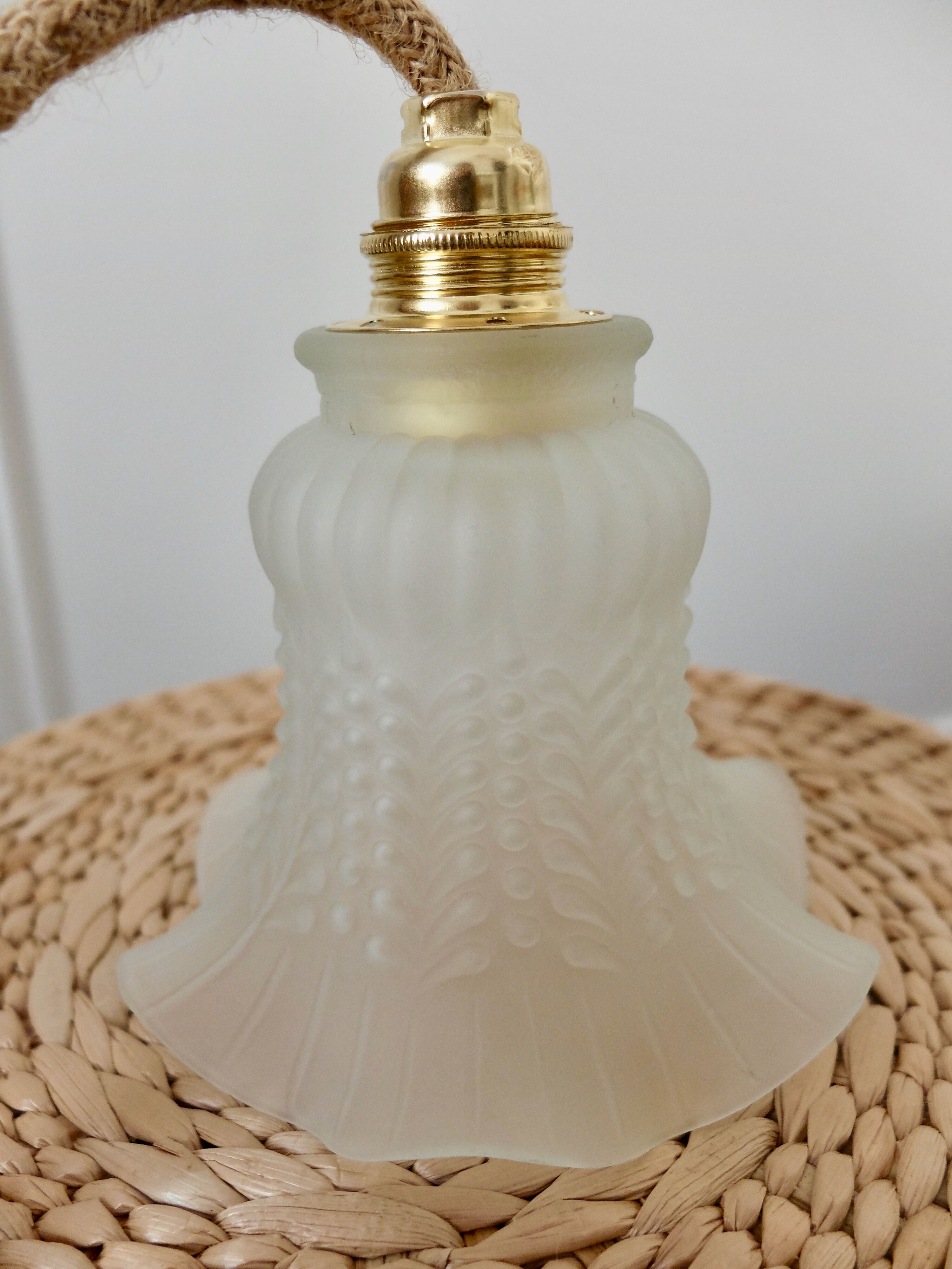 Hand lamp tulip suspension