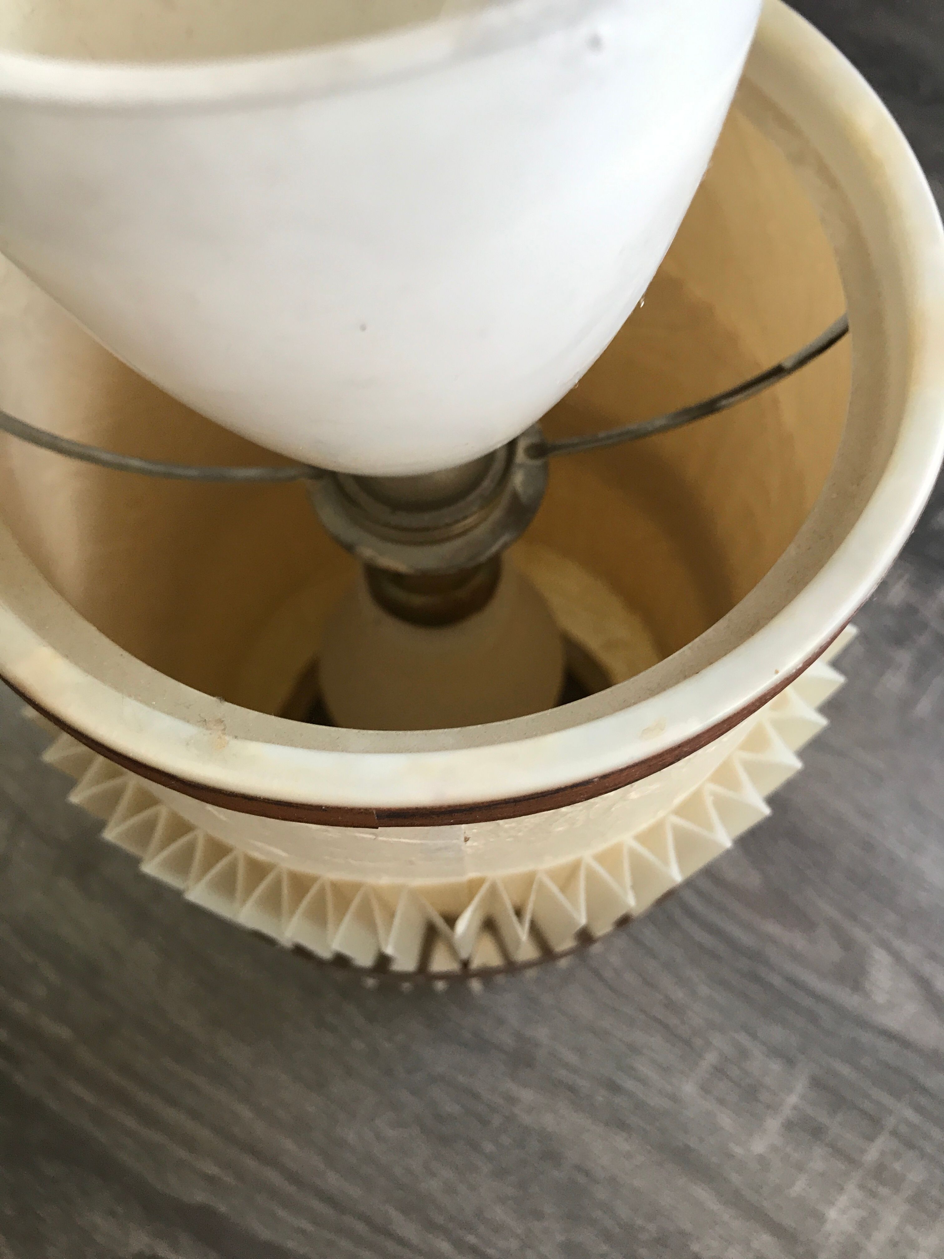 Pleated paper hanging lamp