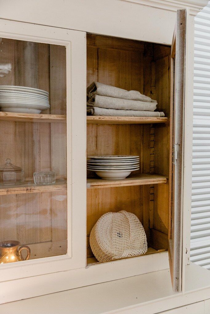 Vintage wooden dresser - linen colors