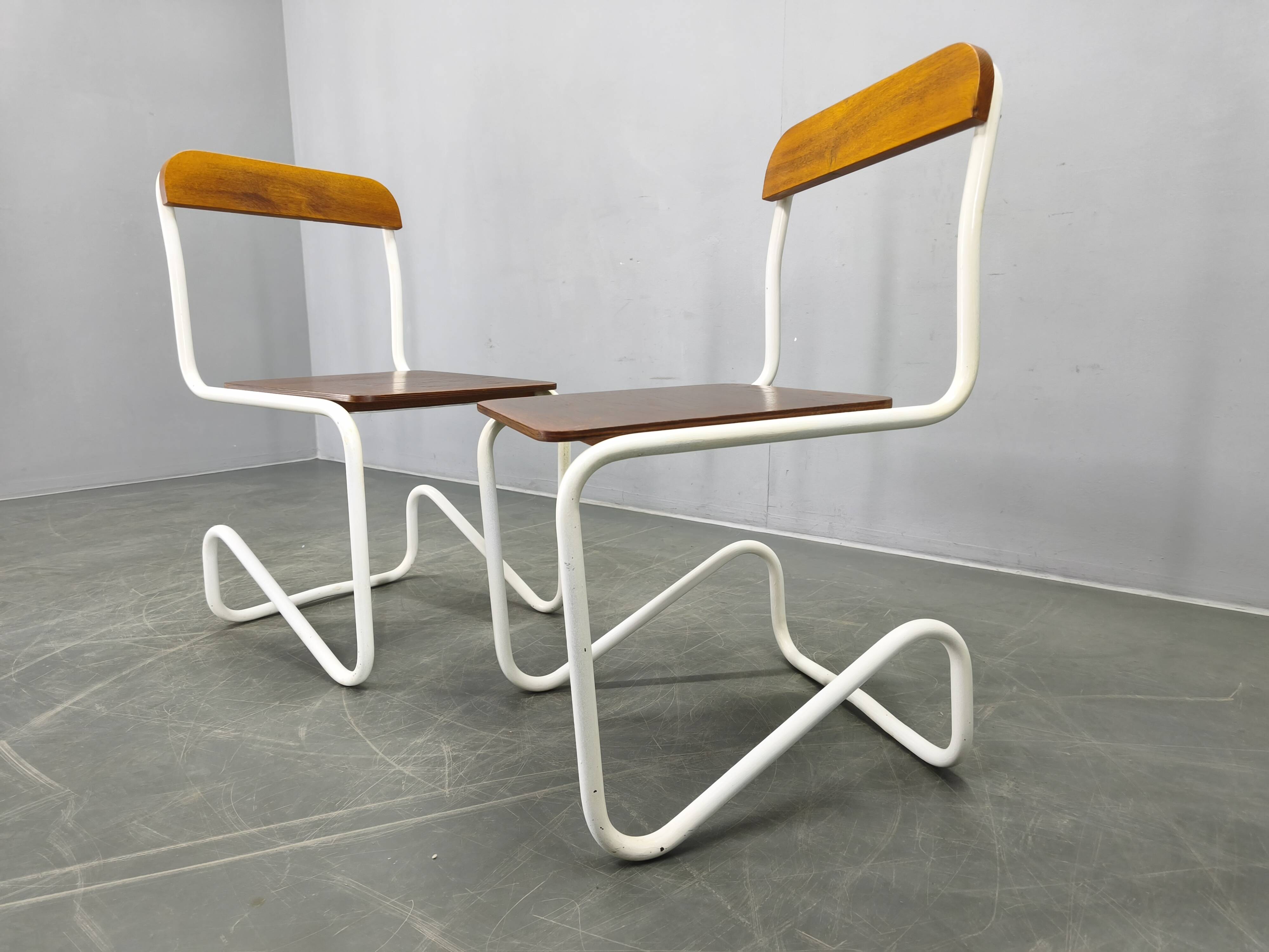 Ensemble de 4 chaises cantilever Bauhaus, acier tubulaire, Allemagne années 1930