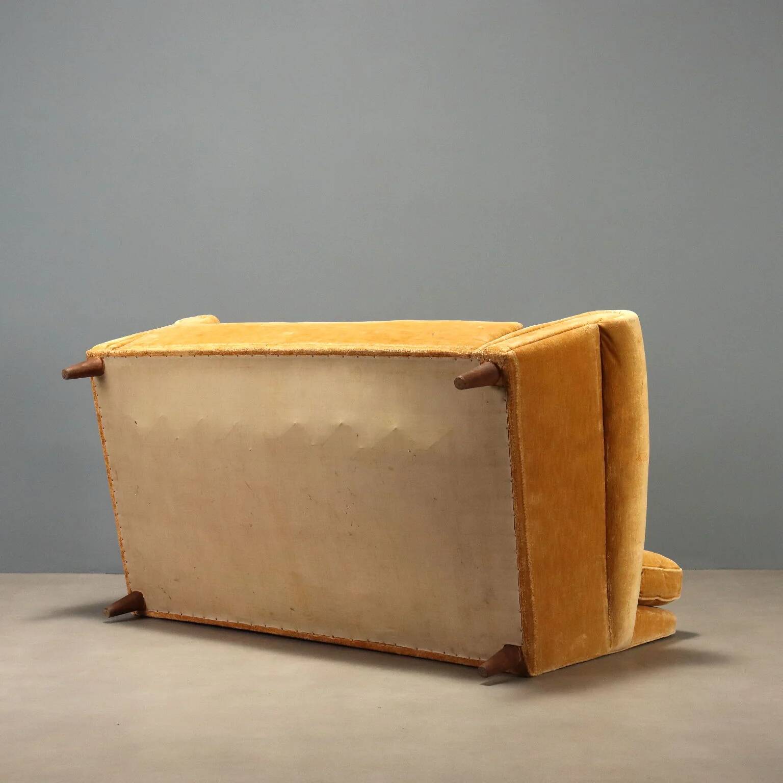 Two-seater velvet sofa from the 1950s to be restored.