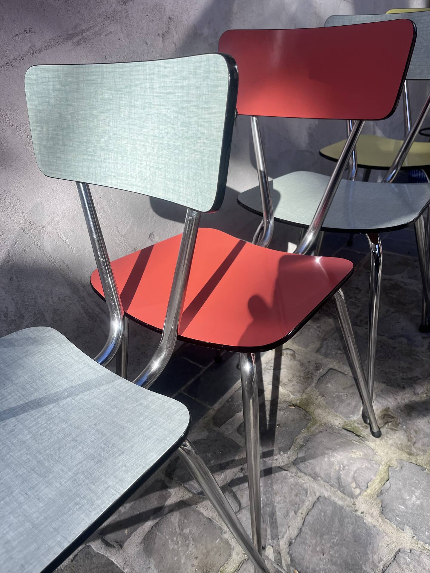 4 chaises en formica