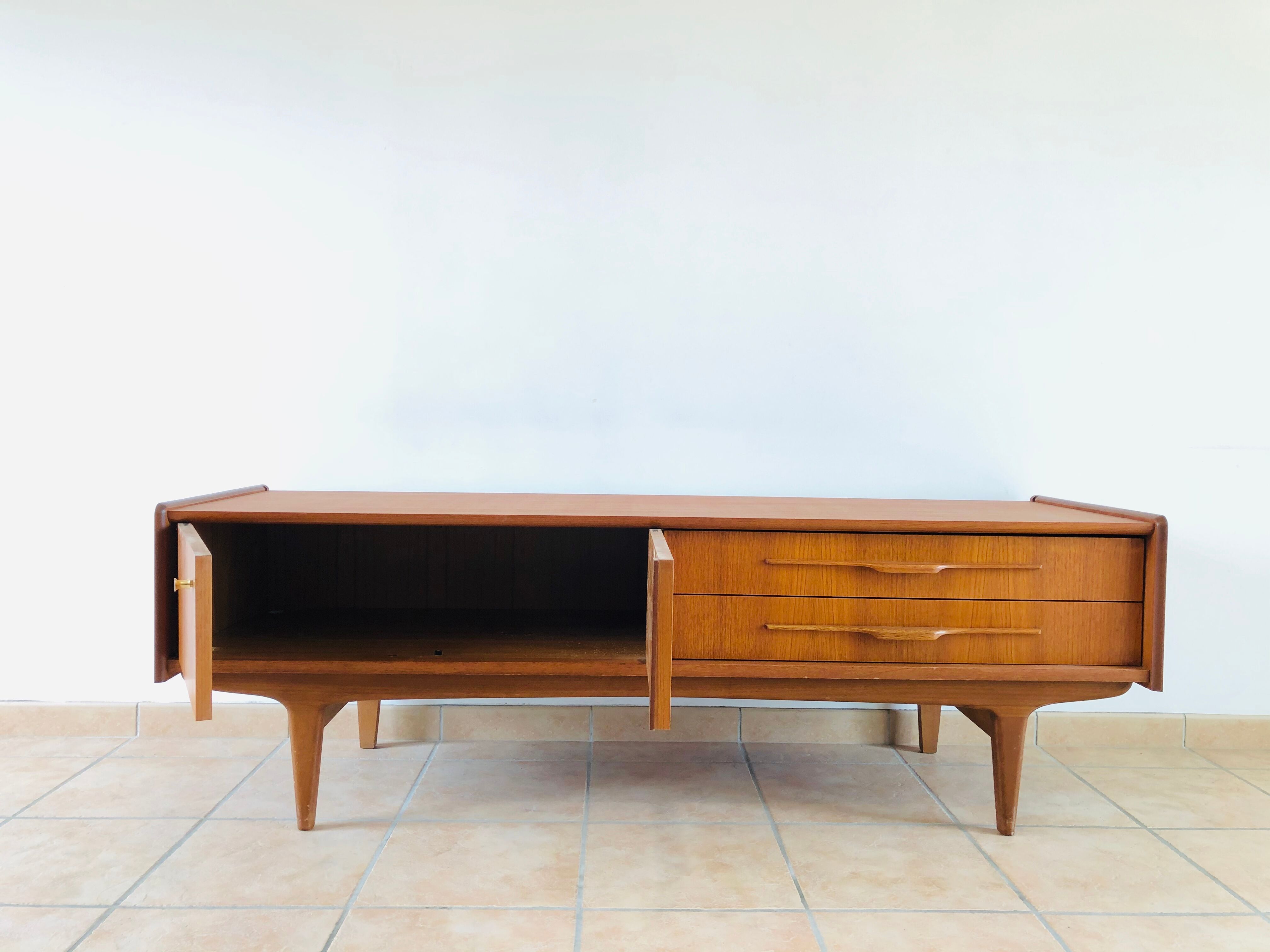 Scandinavian bass line in teak 1960