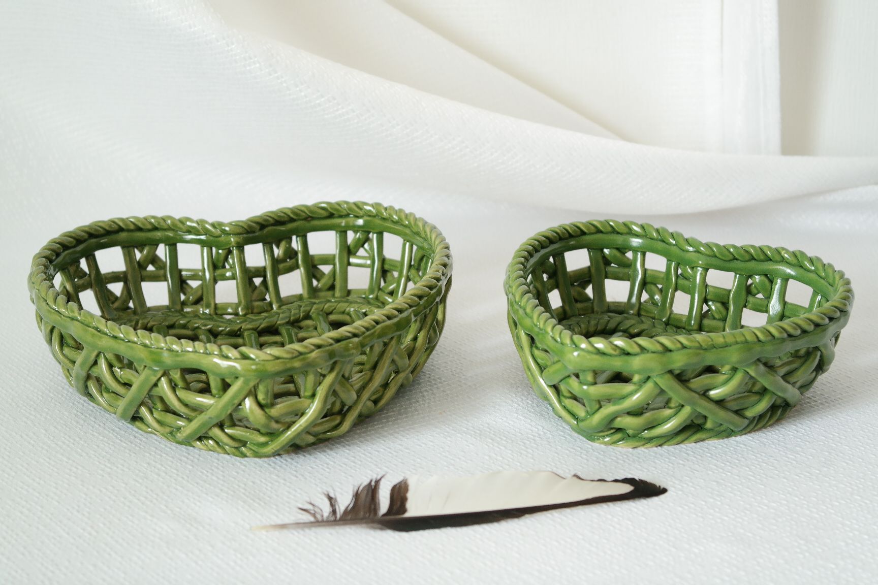 Pair of vacuum pocket ceramic braided openwork