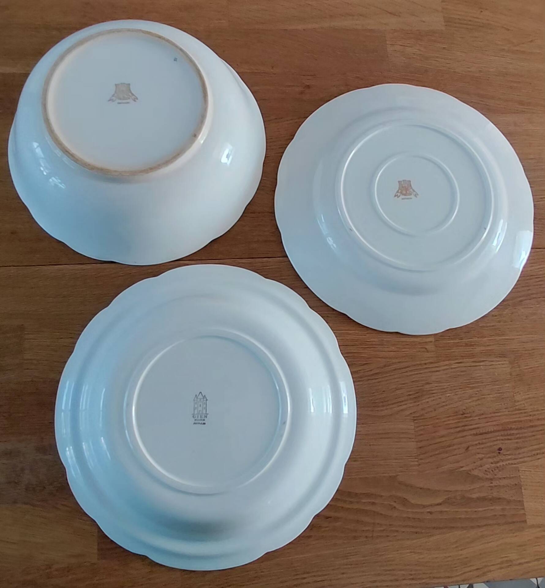 Gien table service dish set