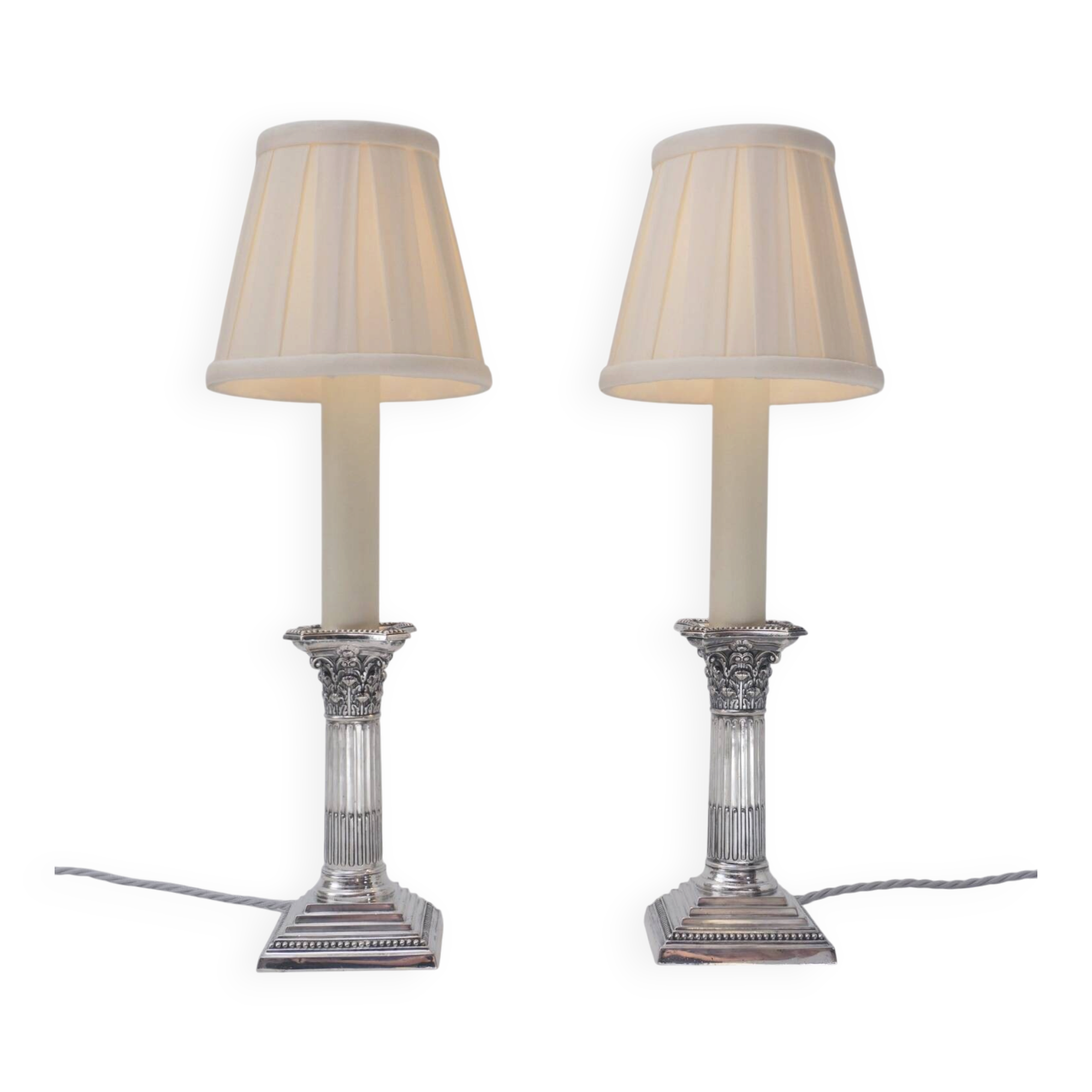 Paire antique de lampes de table en argent corinthien, William Hutton, années 1900, Royaume-Uni