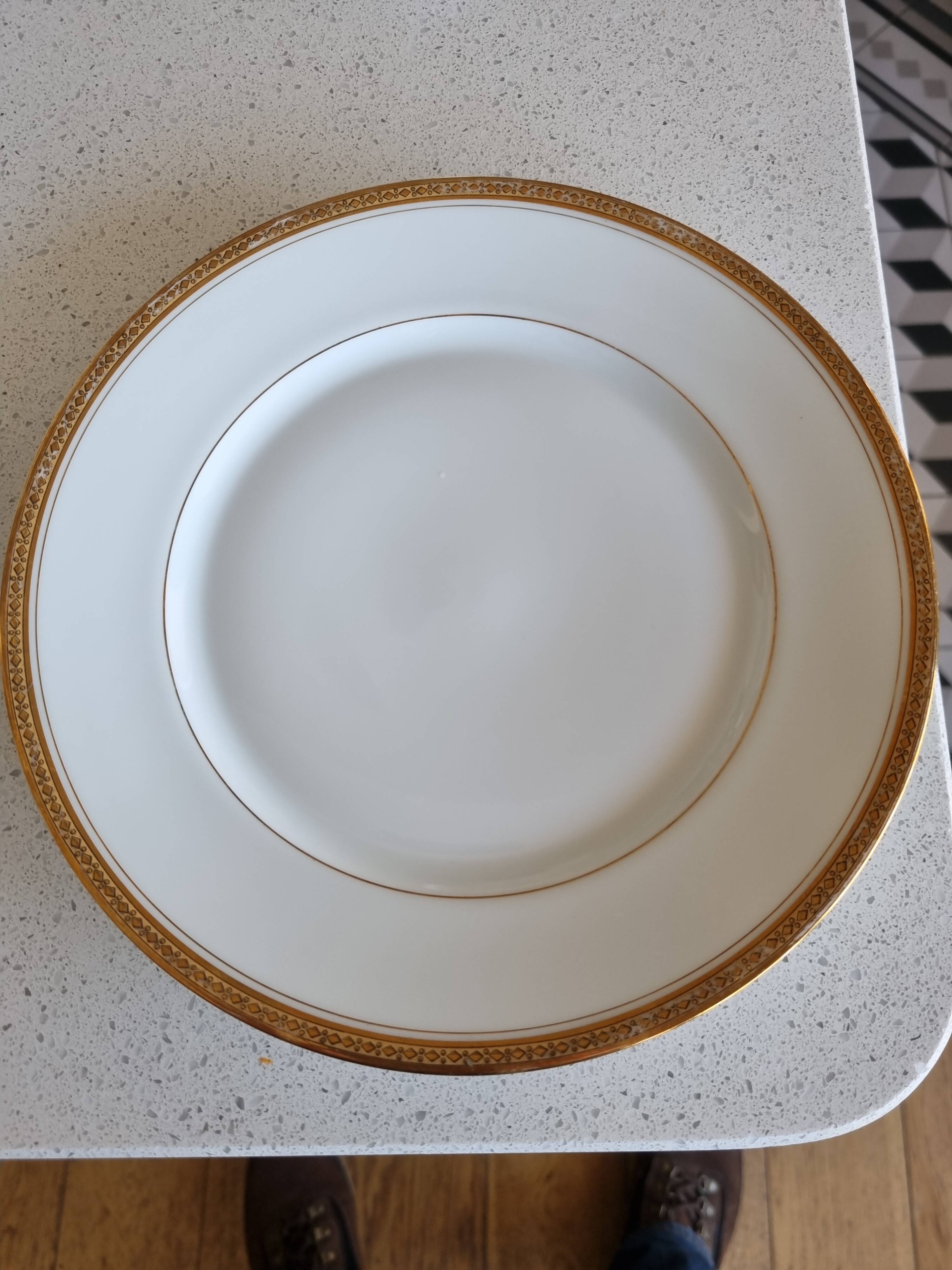 Assiette à dessert à liseré