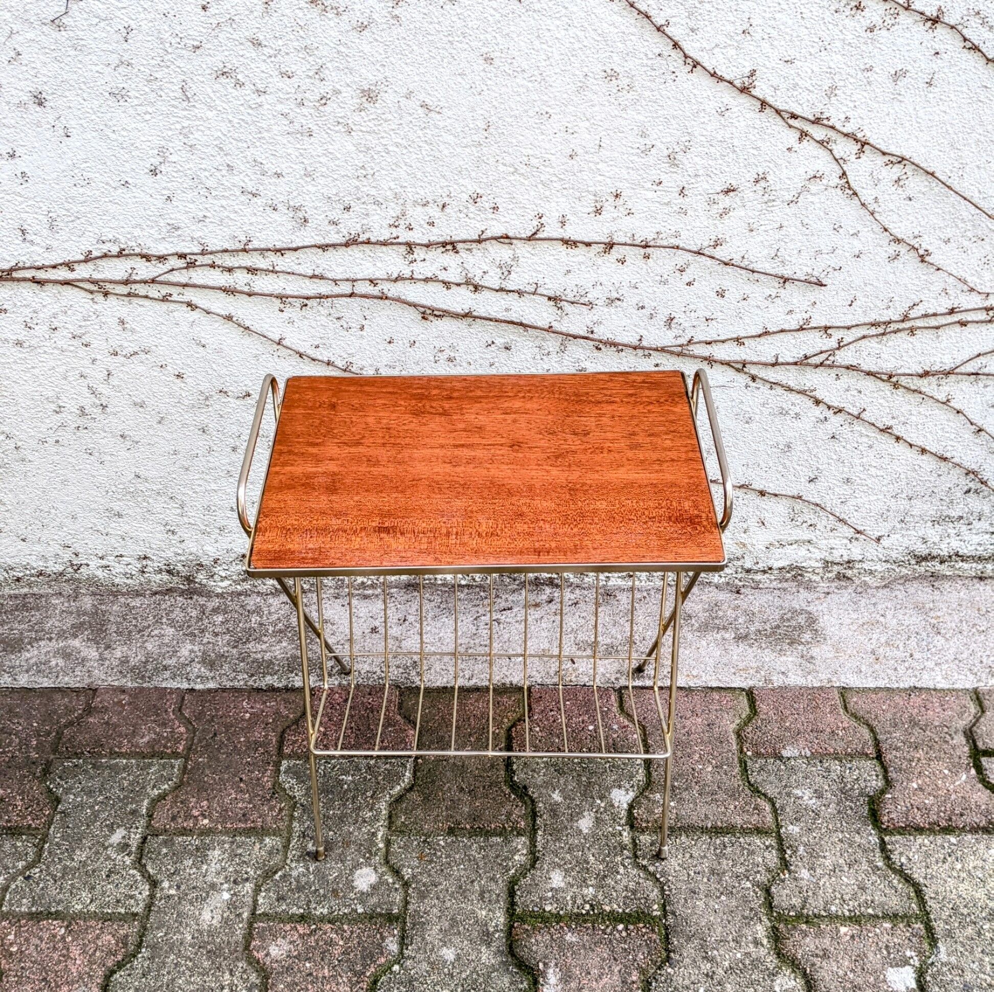 Review door / vinyl with tablet 60s