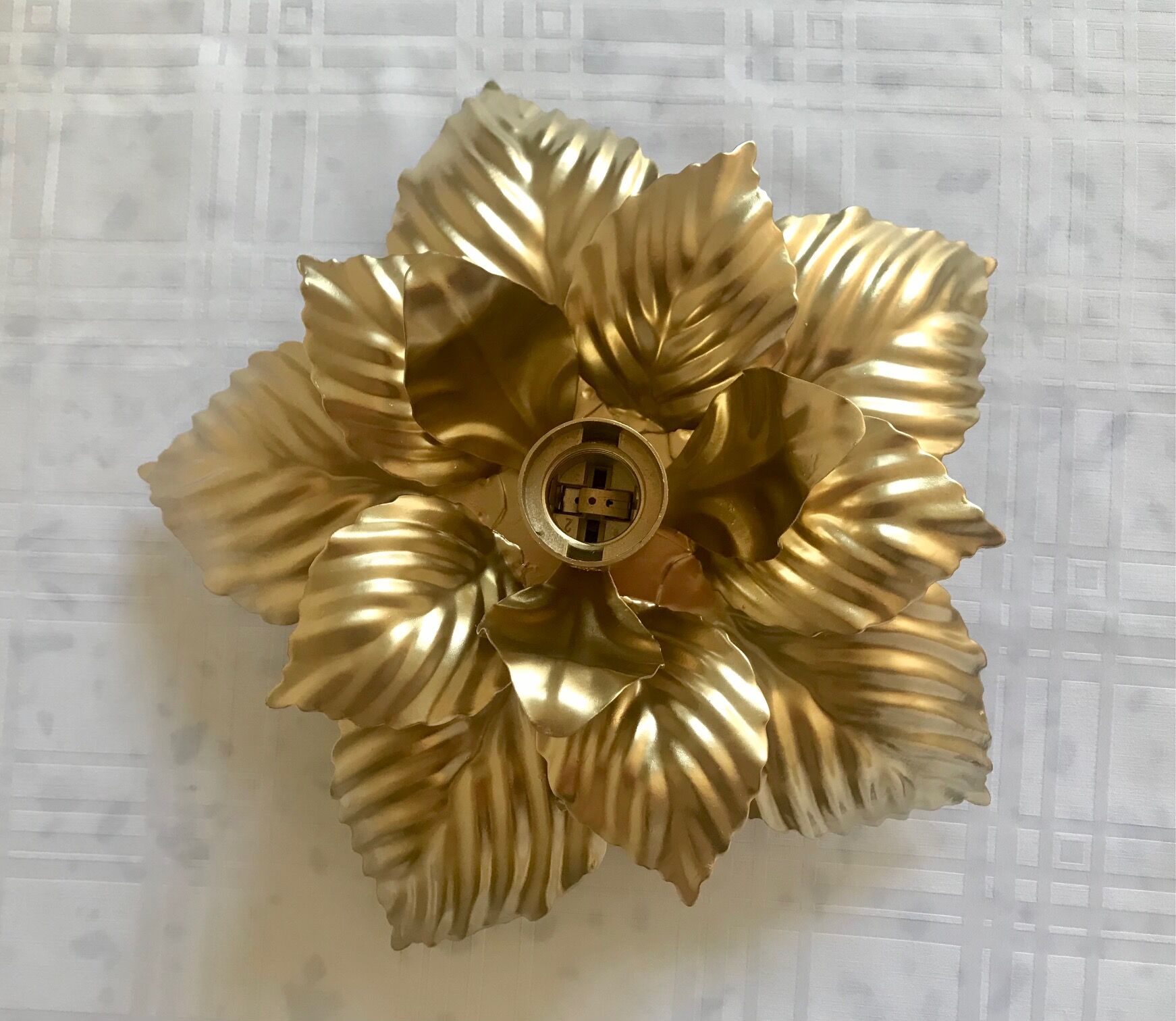 Golden flower wall lamp