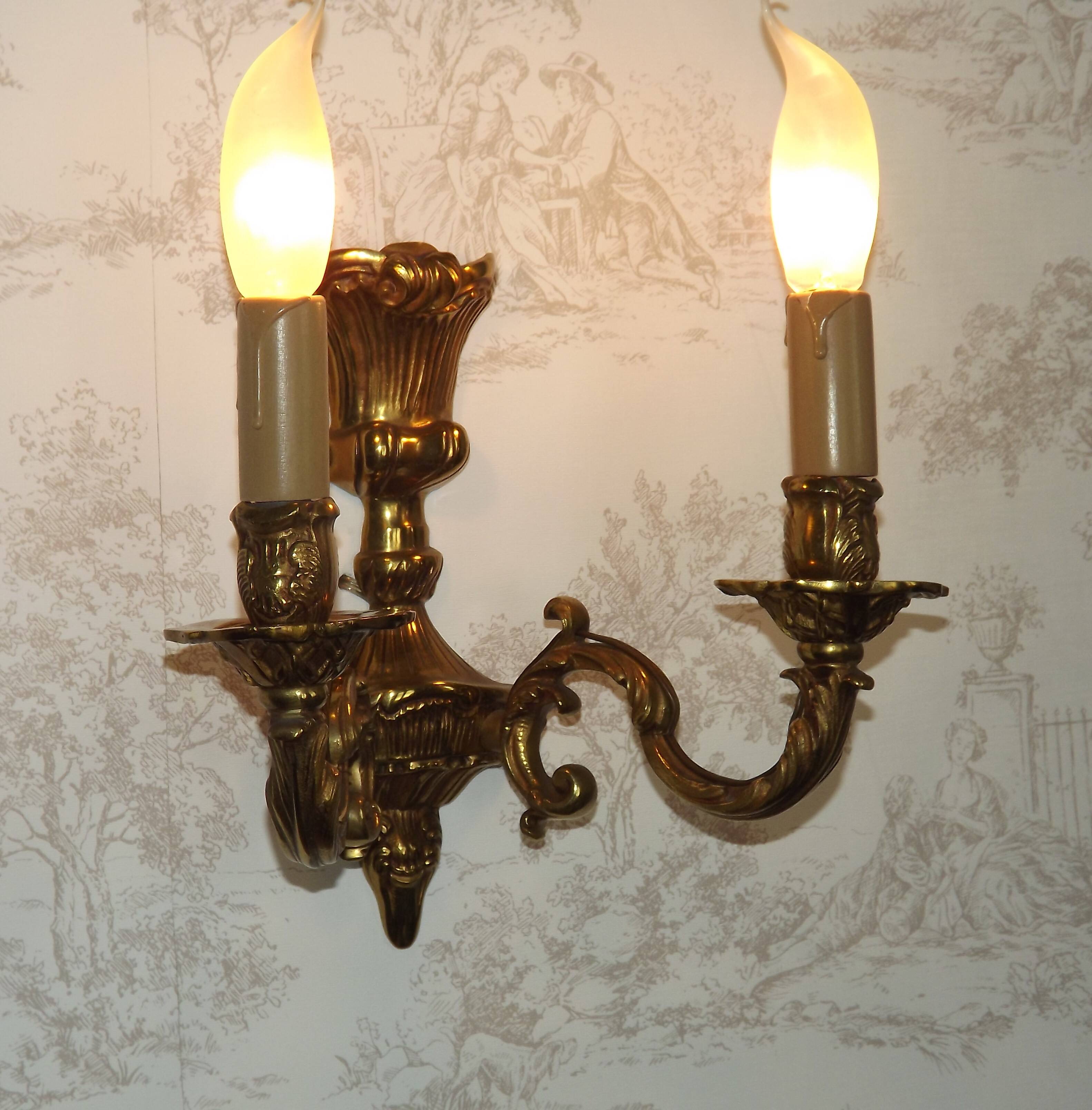 Pair of French baroque brass wall sconces with two branches, decorated with acanthus and wickerwork.
