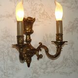 Pair of French baroque brass wall sconces with two branches, decorated with acanthus and wickerwork.