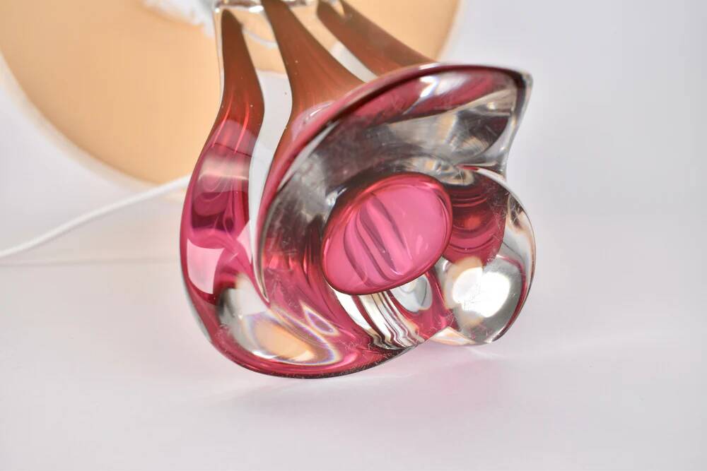 Lampe de table en verre rose Val St Lambert du milieu du siècle