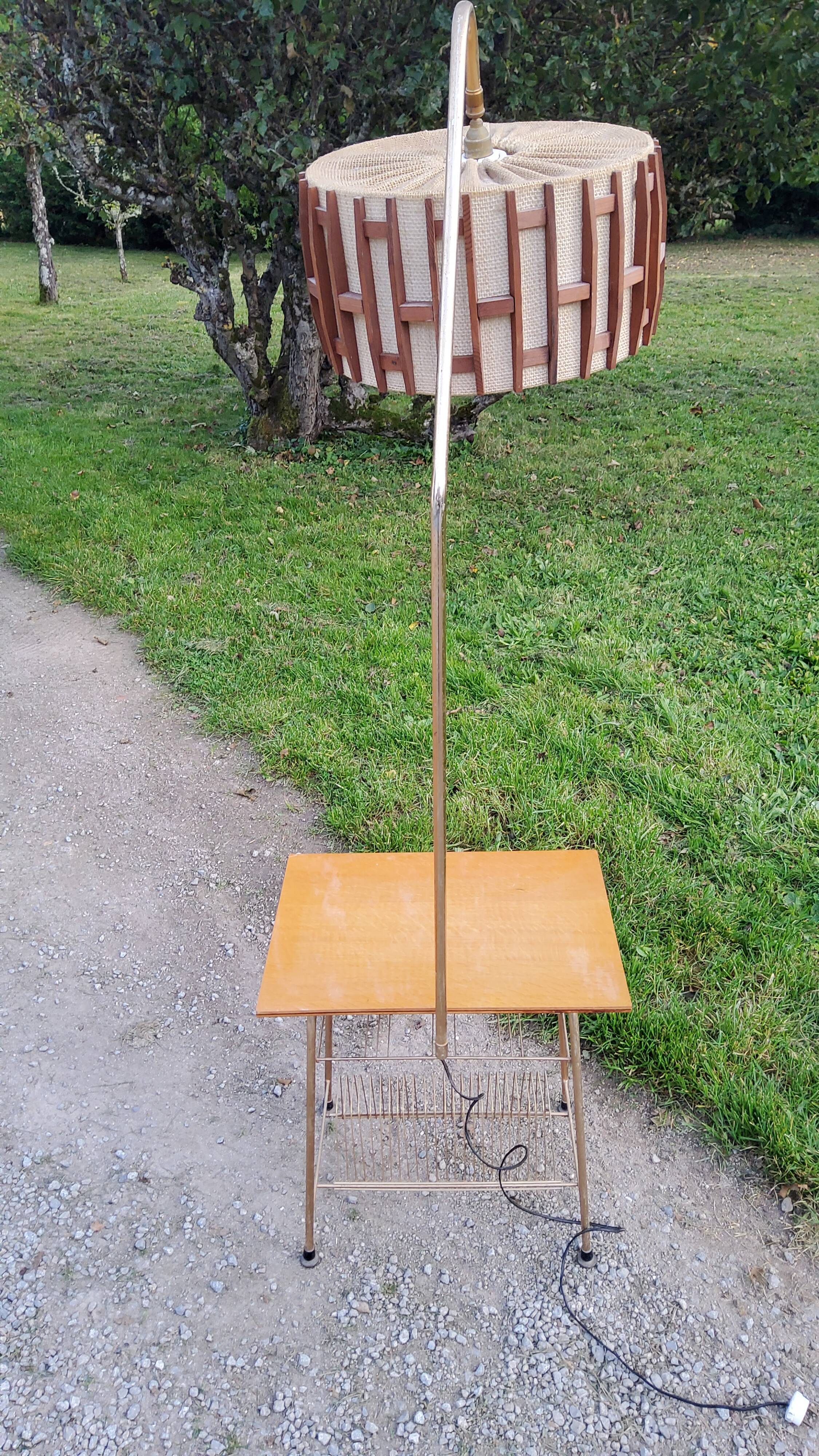Floor lamp of the 50s in gold metal and tablet