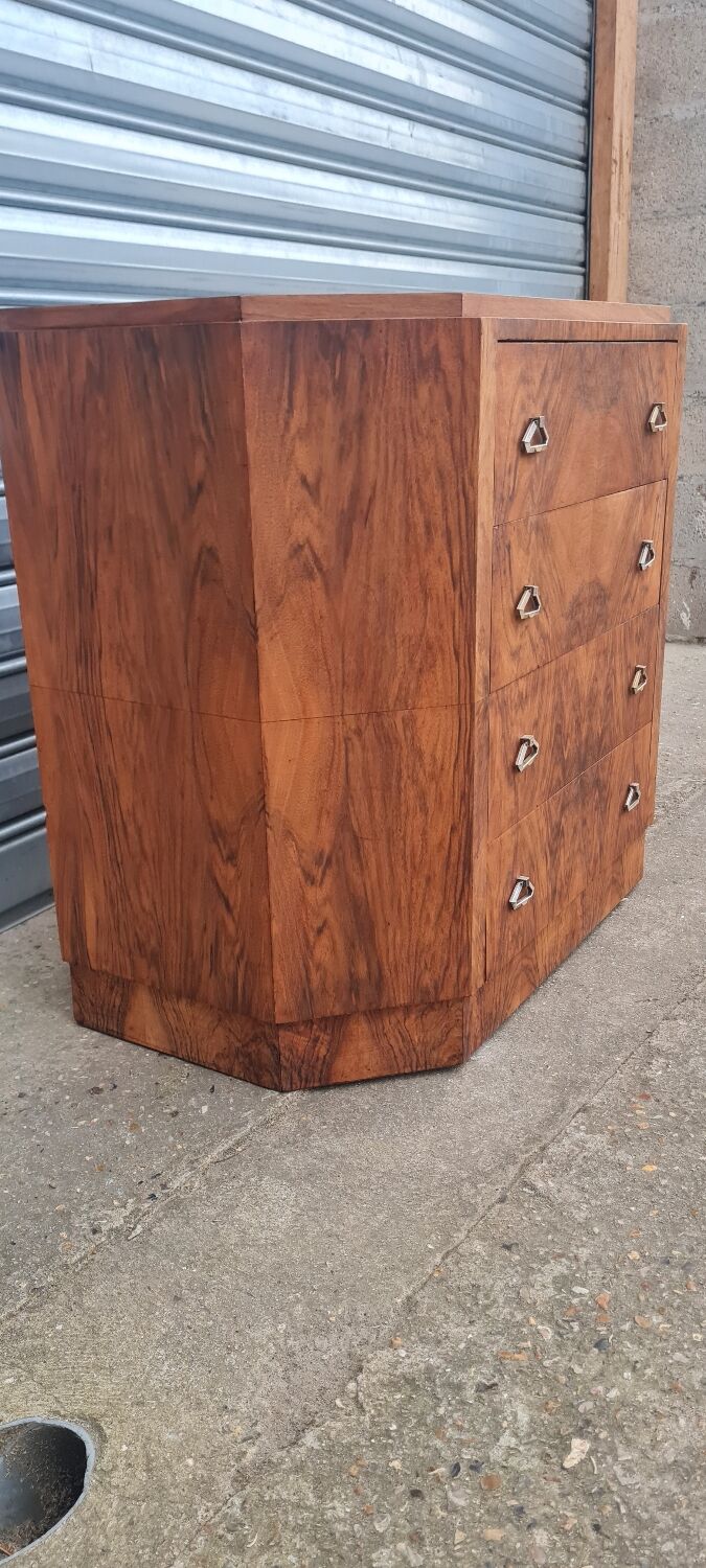 Art deco chest of drawers in walnut from the 30s