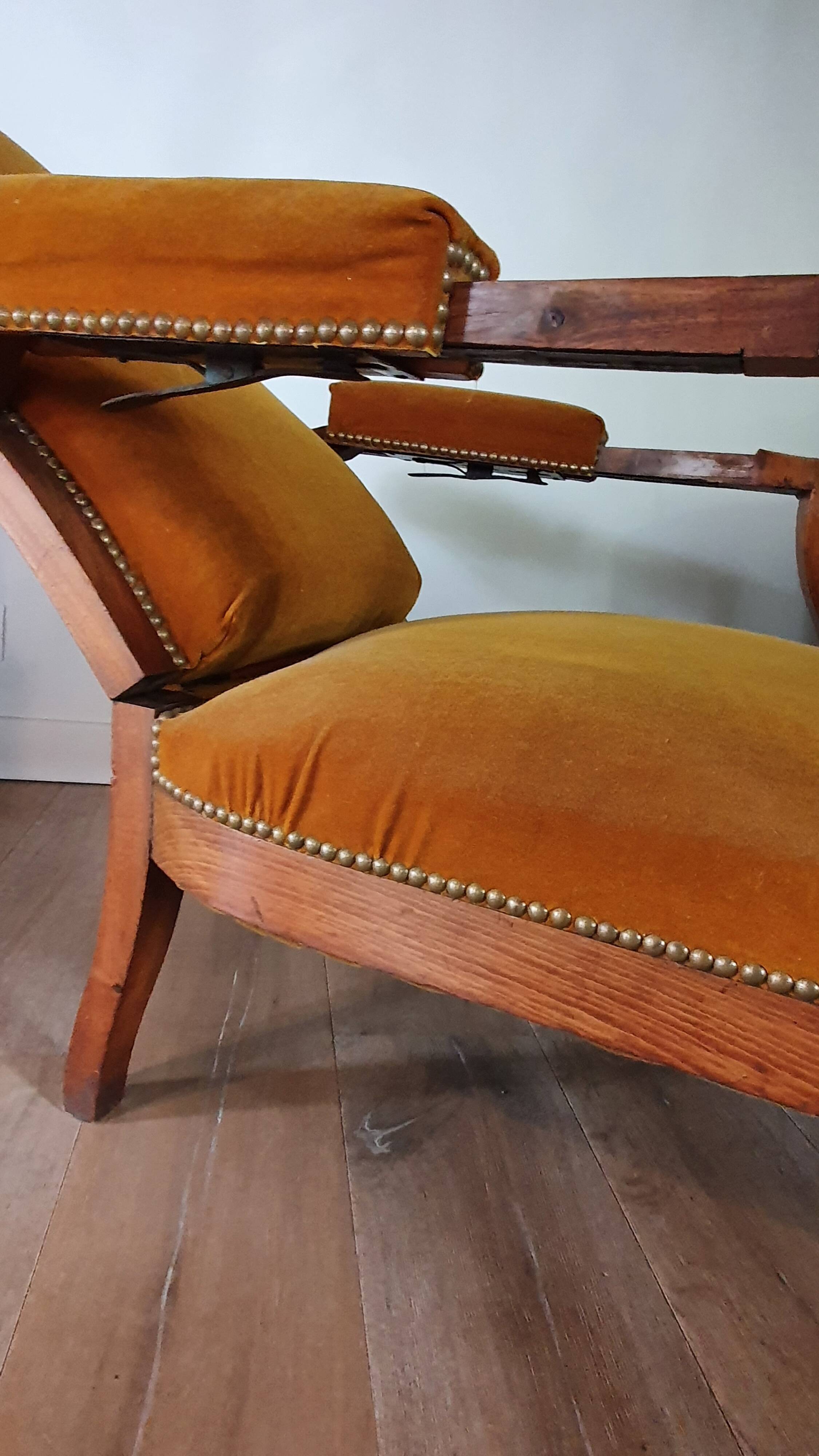 Voltaire armchair with amber velvet rack and pinion