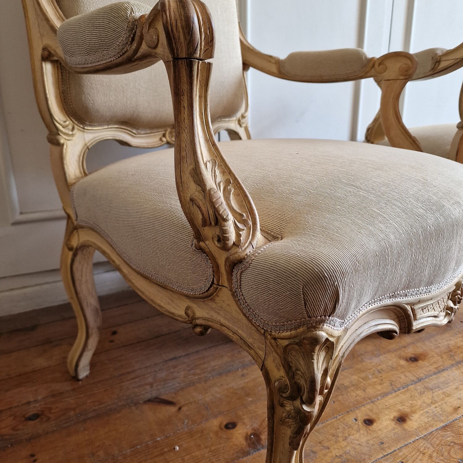 Pair of Queen's armchairs in Louis XV style