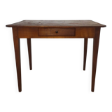 Spindle leg desk