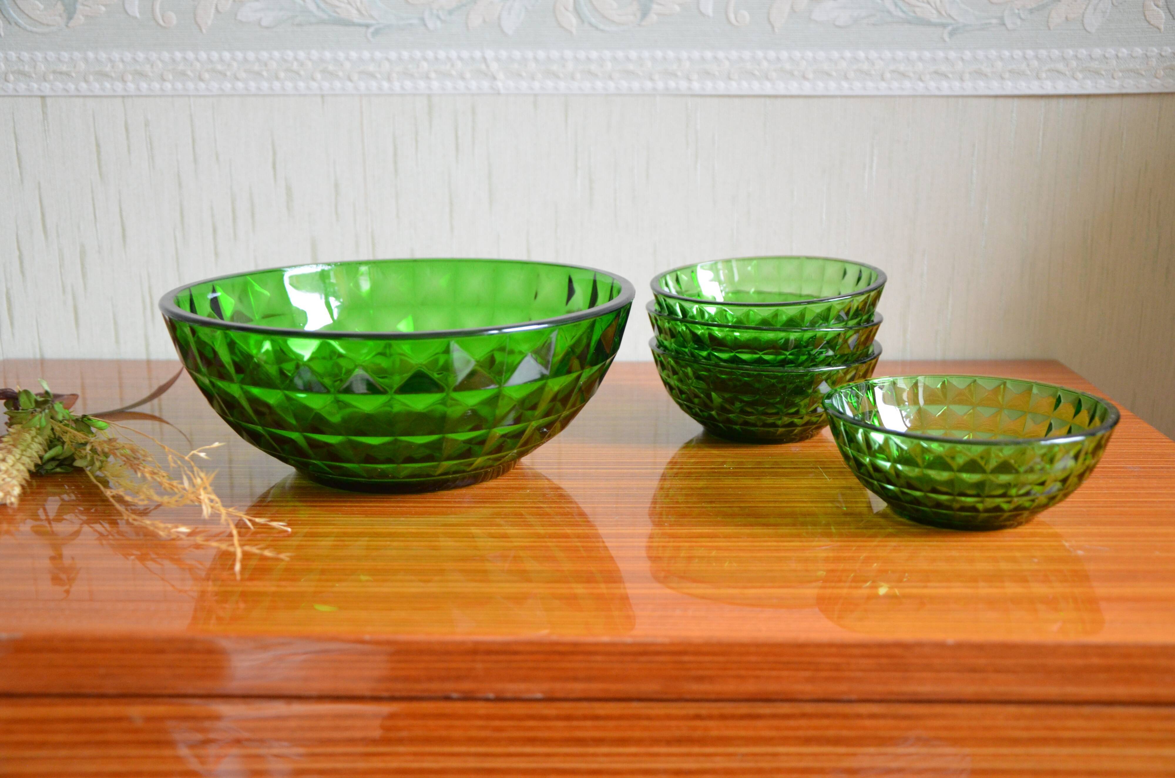 Lot of 4 cups and a green molded glass bowl