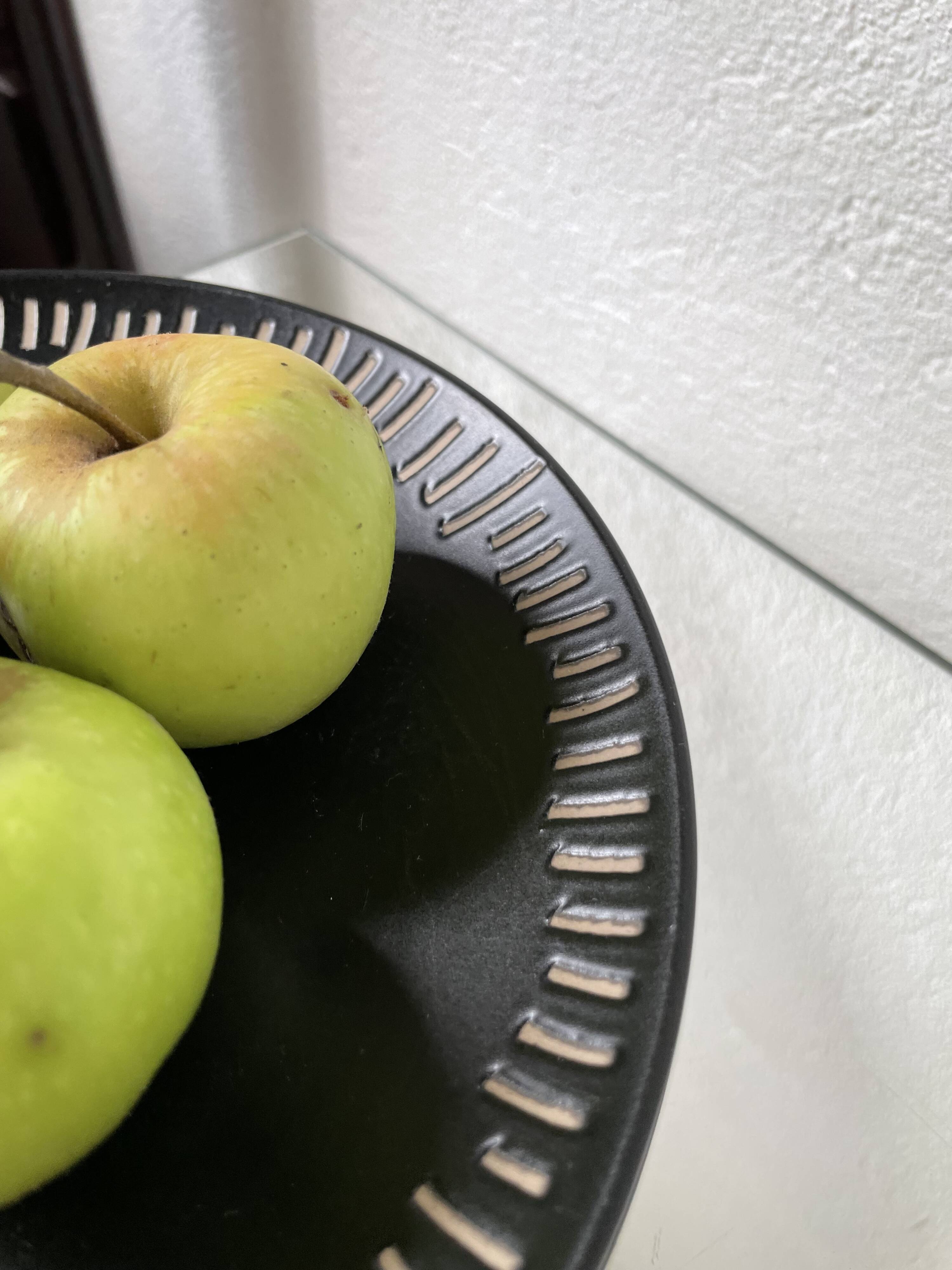 7 black ceramic plates