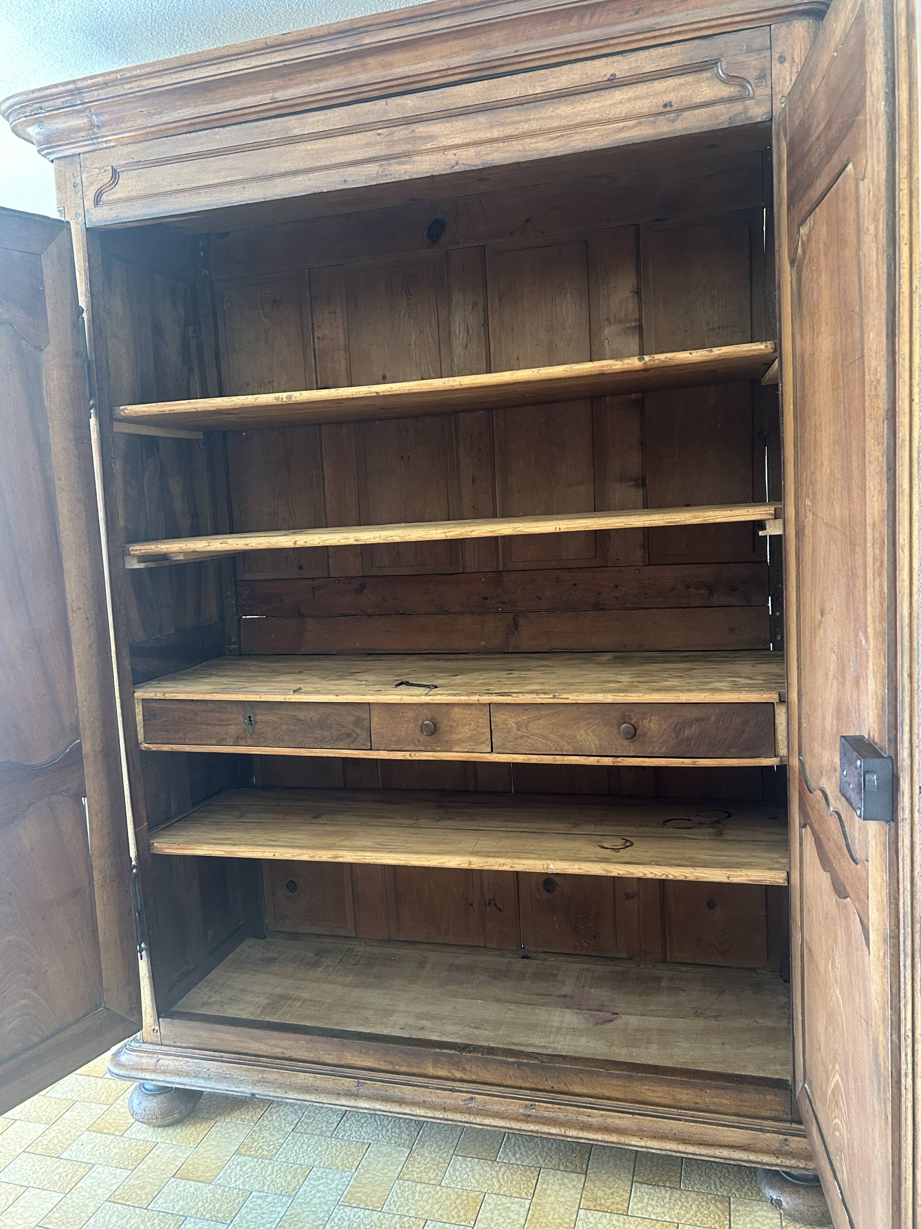 Large antique wardrobe in solid oak, Provincial Louis XV style, disassembled.