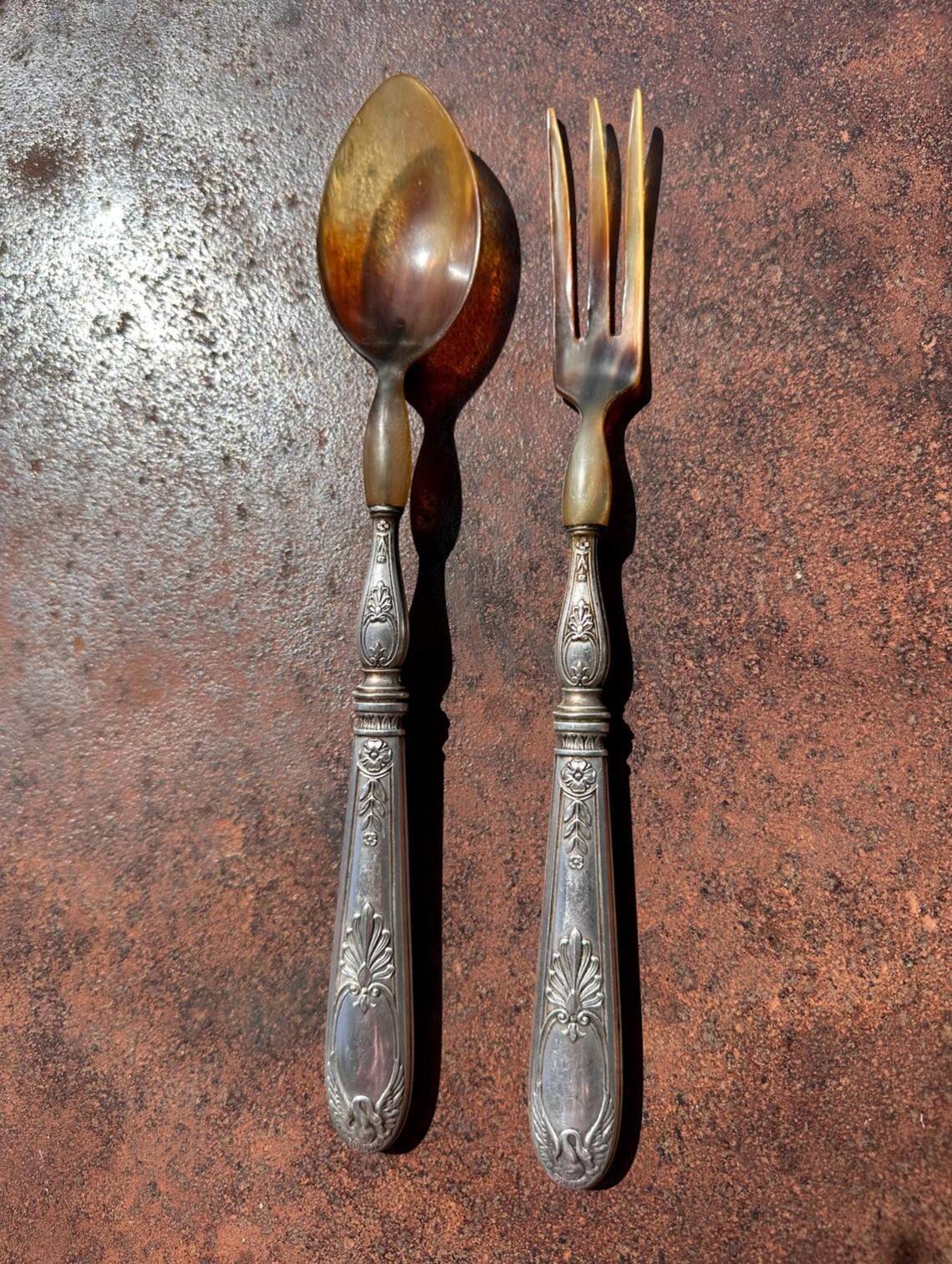 open to Salad Old in Horn and Silver-Plated Metal lined Swan Decor
