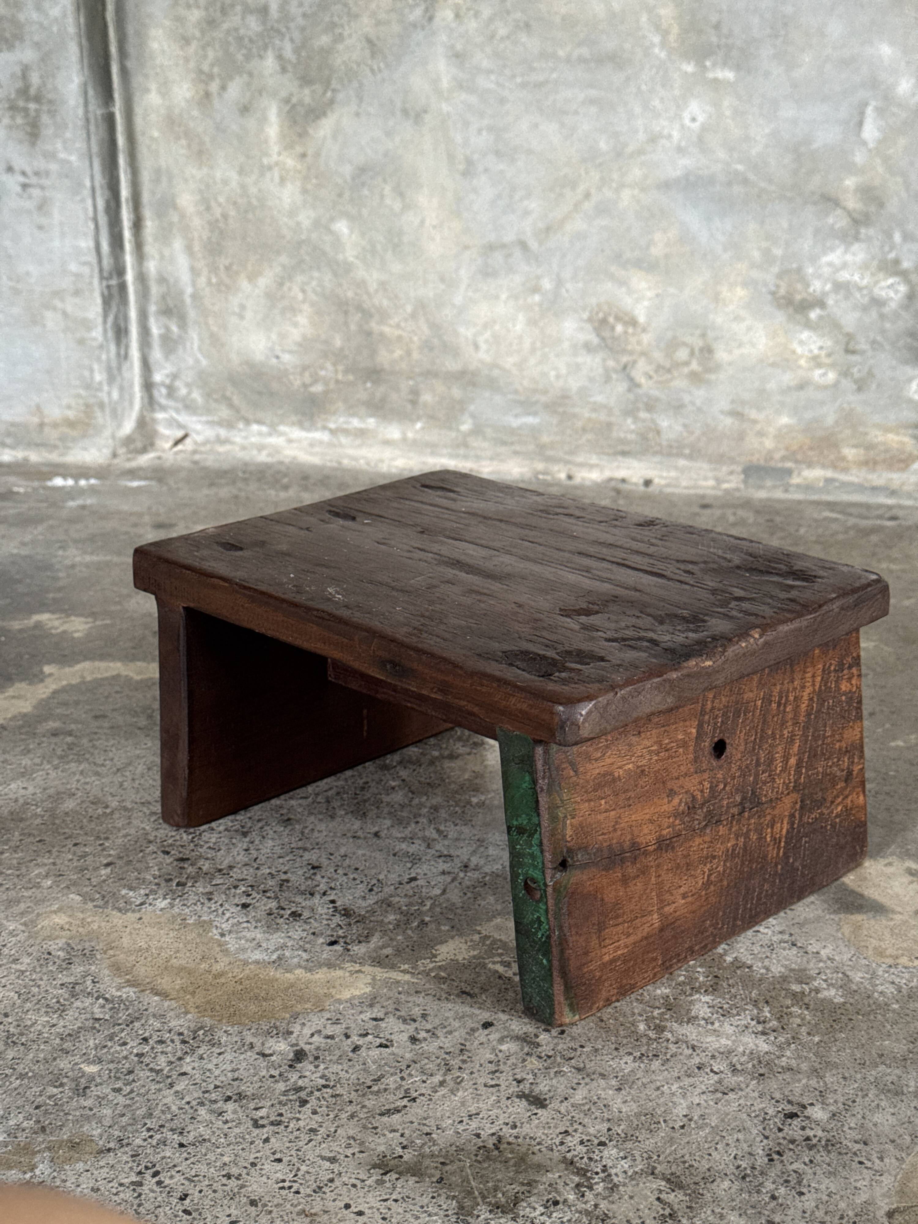 Small auxiliary stool in upcycled teak with traces of green chrome on the leg.