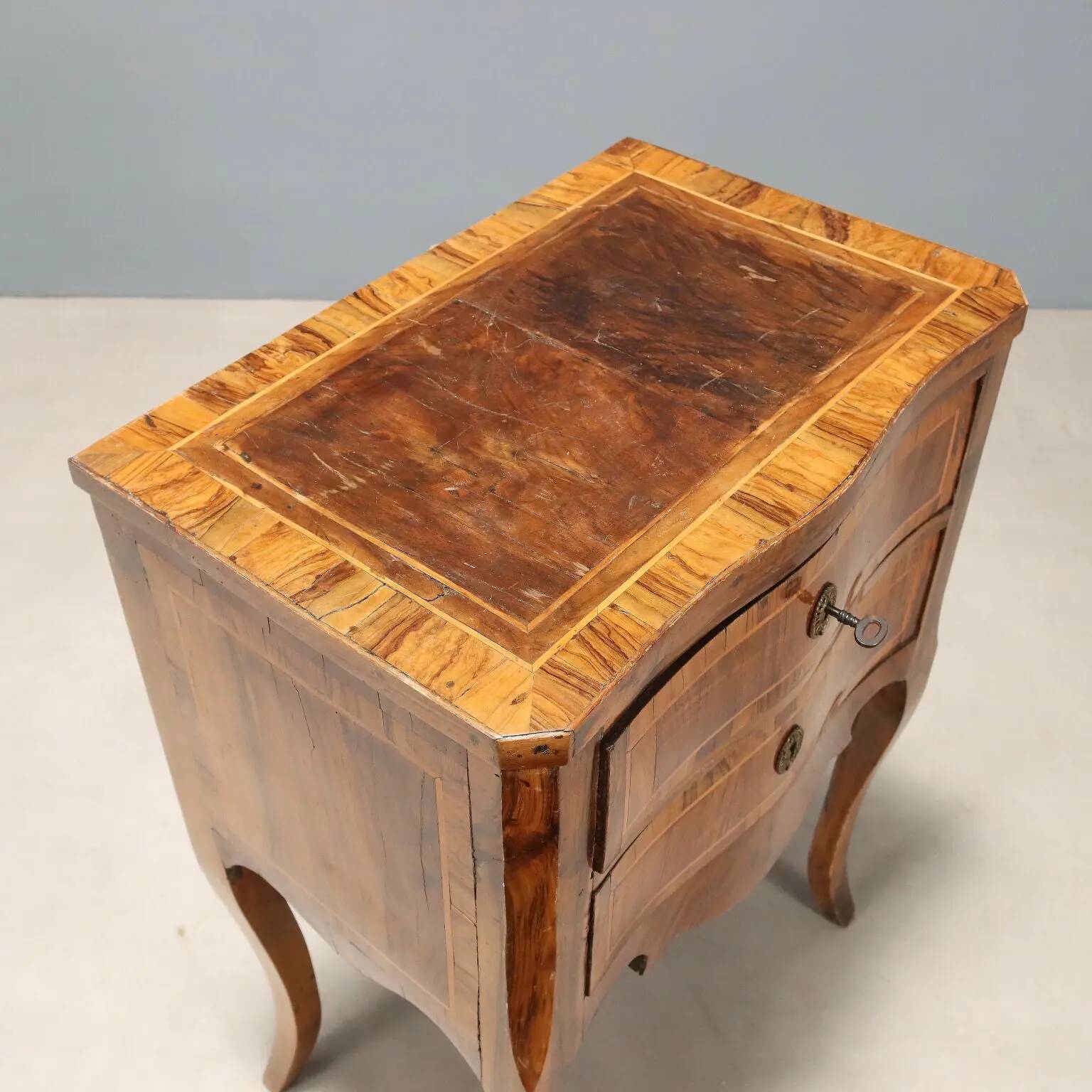 Antique baroque bedside table in walnut, olive wood, Italy, 18th century.