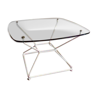 Table basse en verre et pied acier