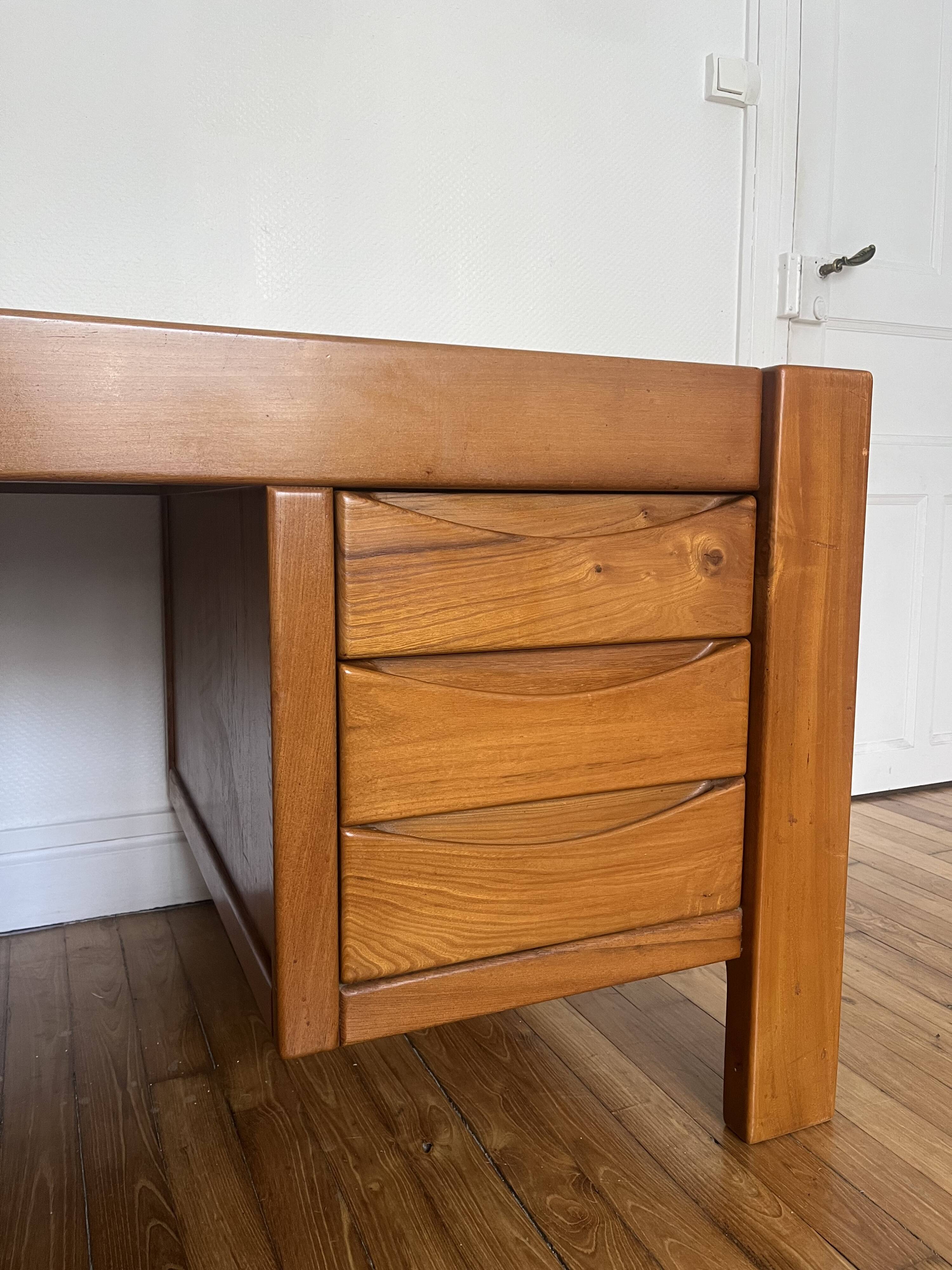 Bureau en orme de la Maison Regain