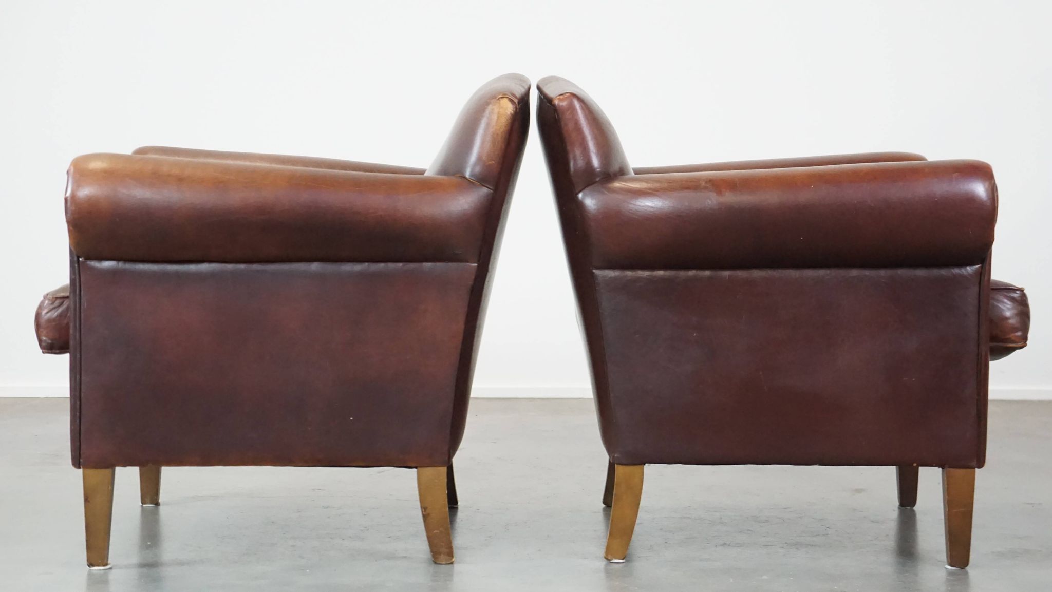Set of 2 design armchairs made of sheepskin