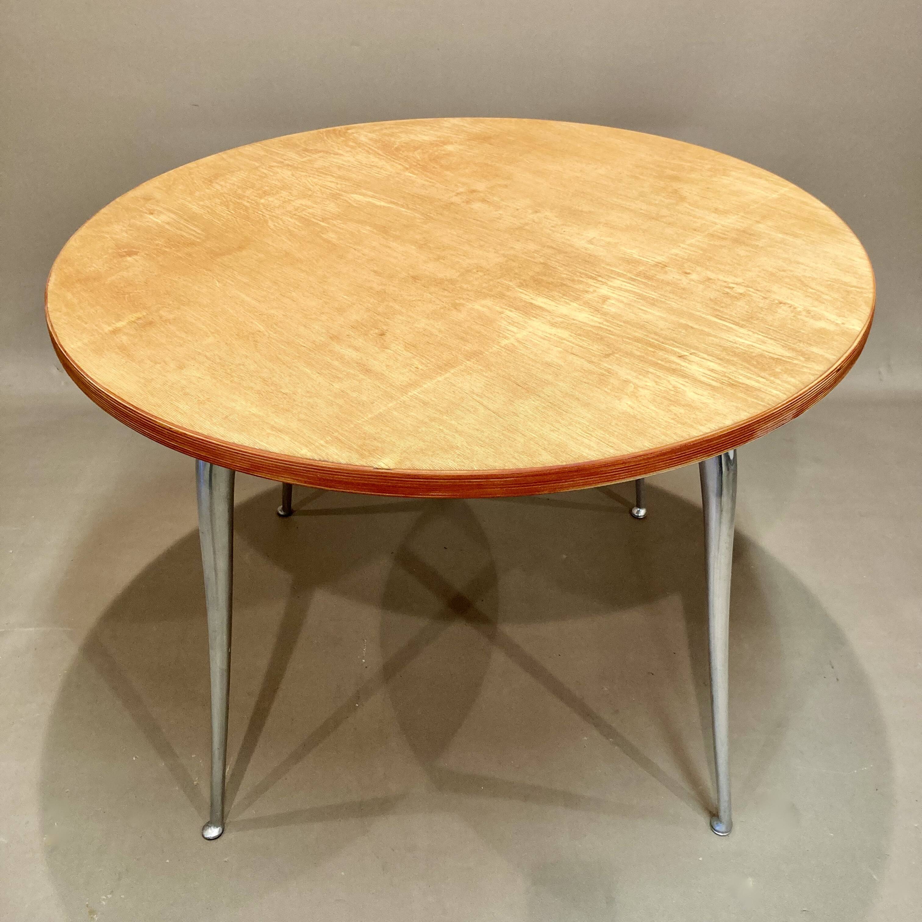 High table in solid raw wood and cast aluminum.