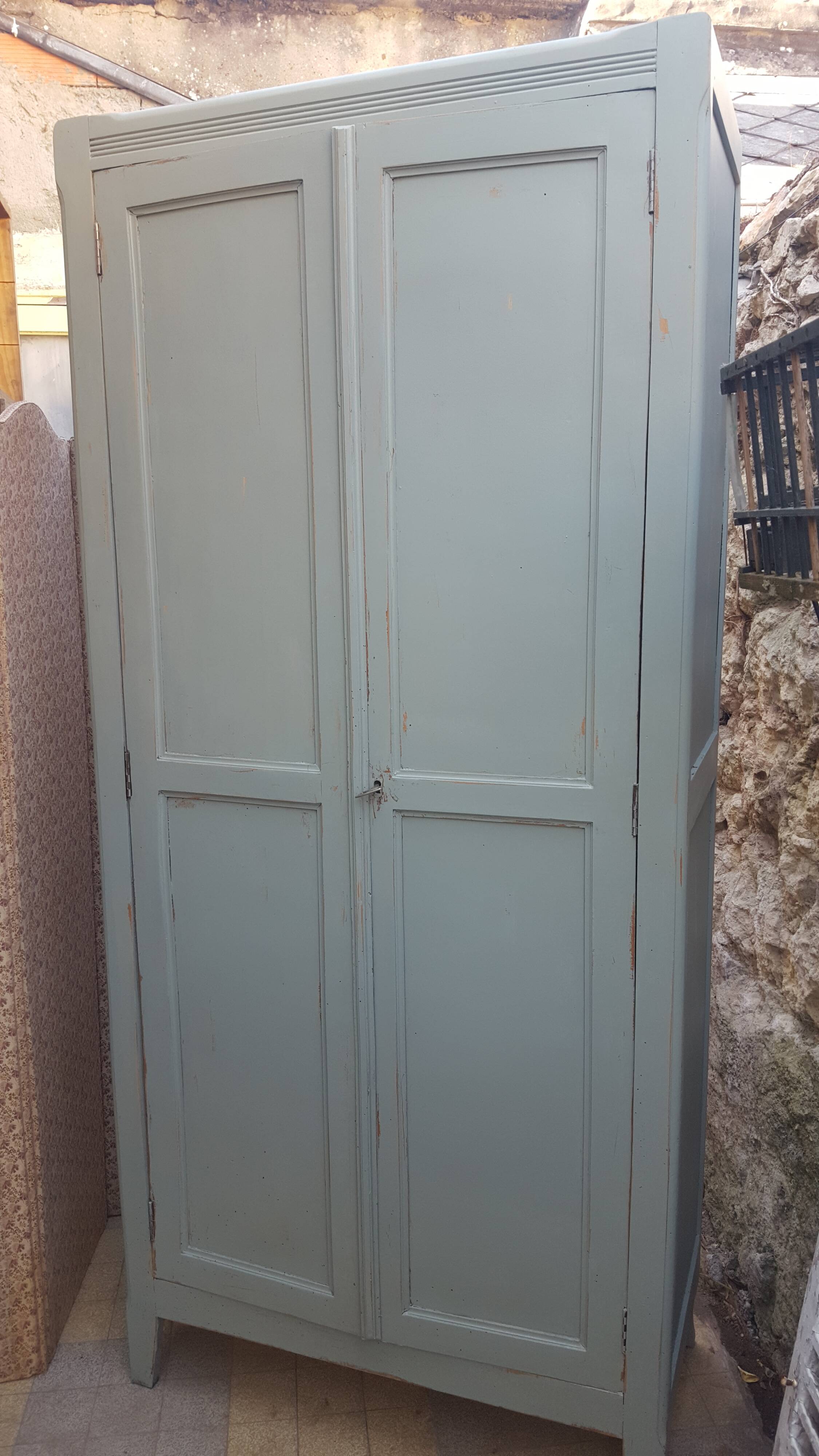 Paris wardrobe patina green guarigue