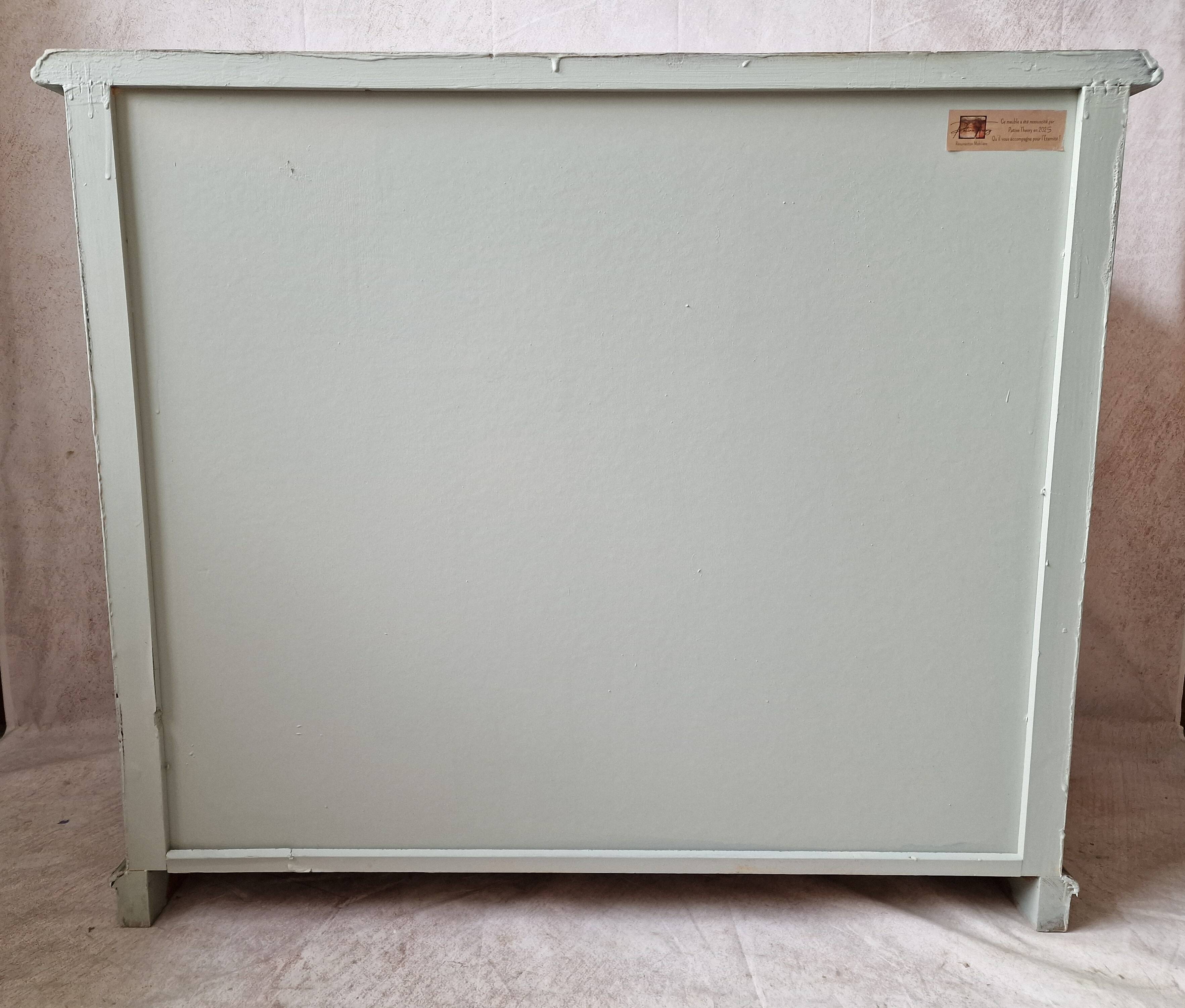 Patinated chest of drawers