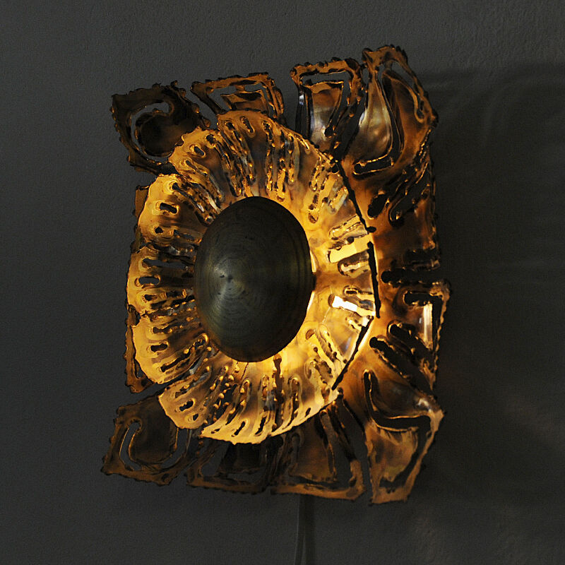 Swedish Brutalist Brass Flower wall lamp by Ingemar Alinder, Lerum 1980s