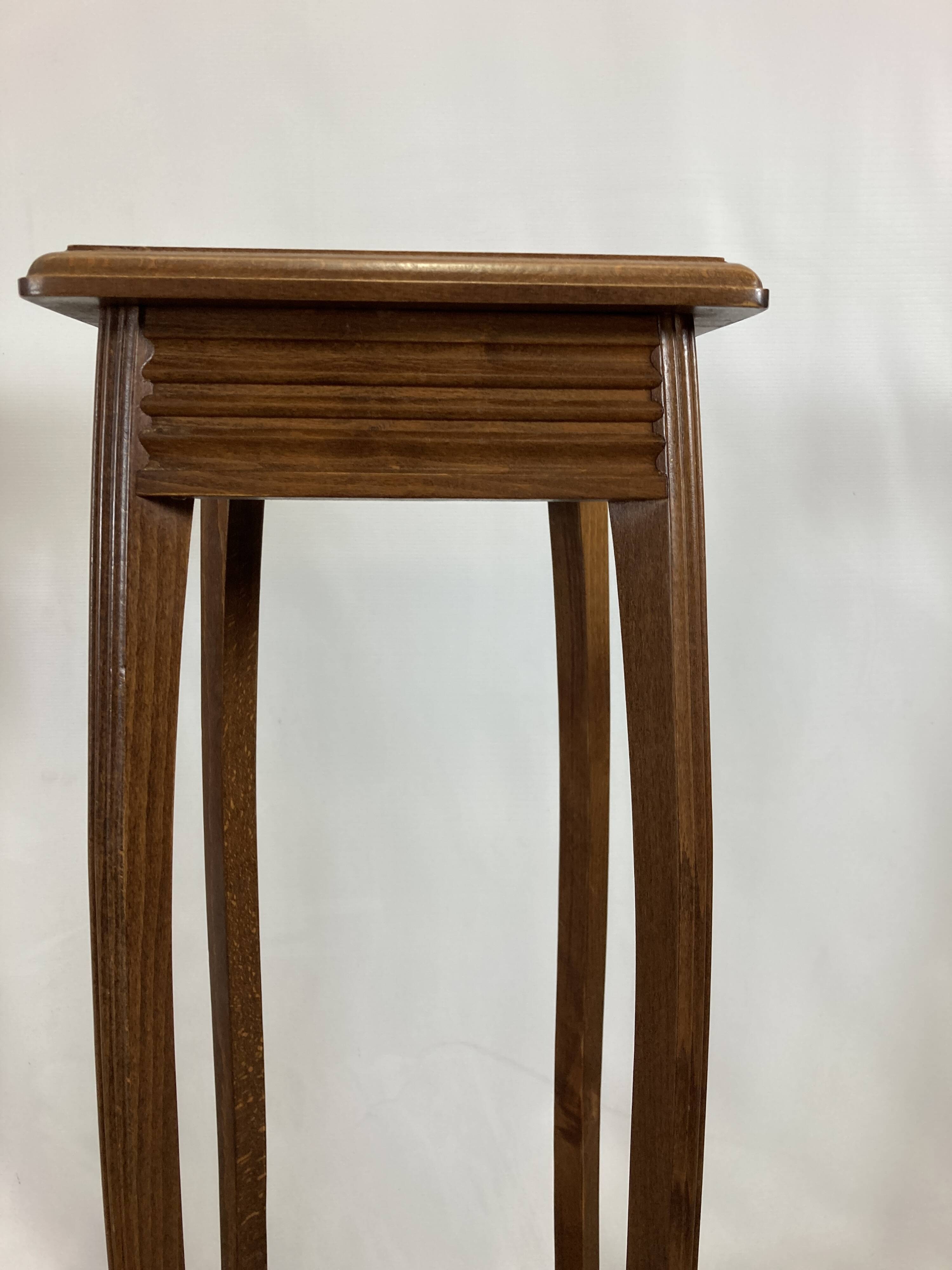 Paire de sellettes en chêne art déco