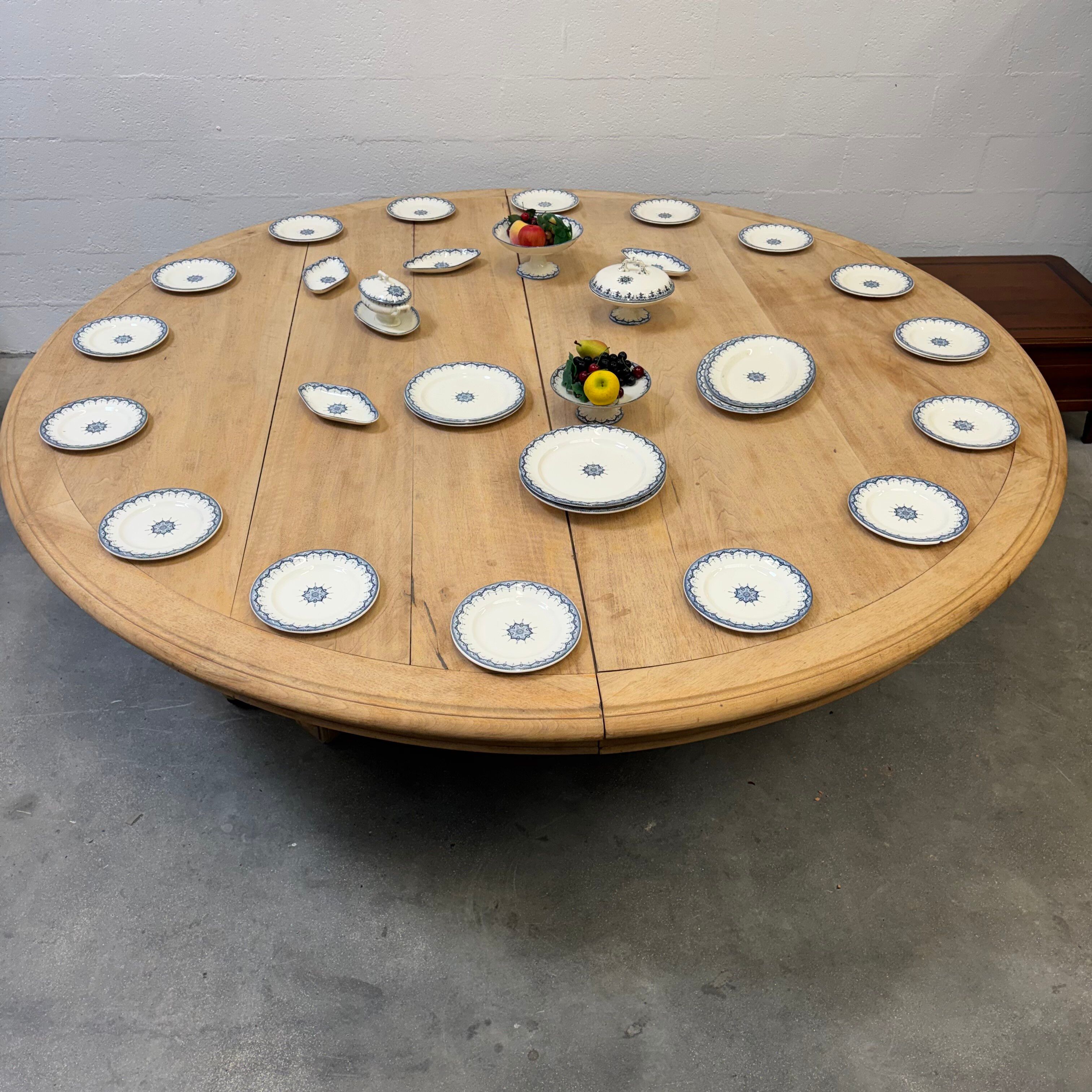 Table ronde en chêne brut - Table de banquet sablée