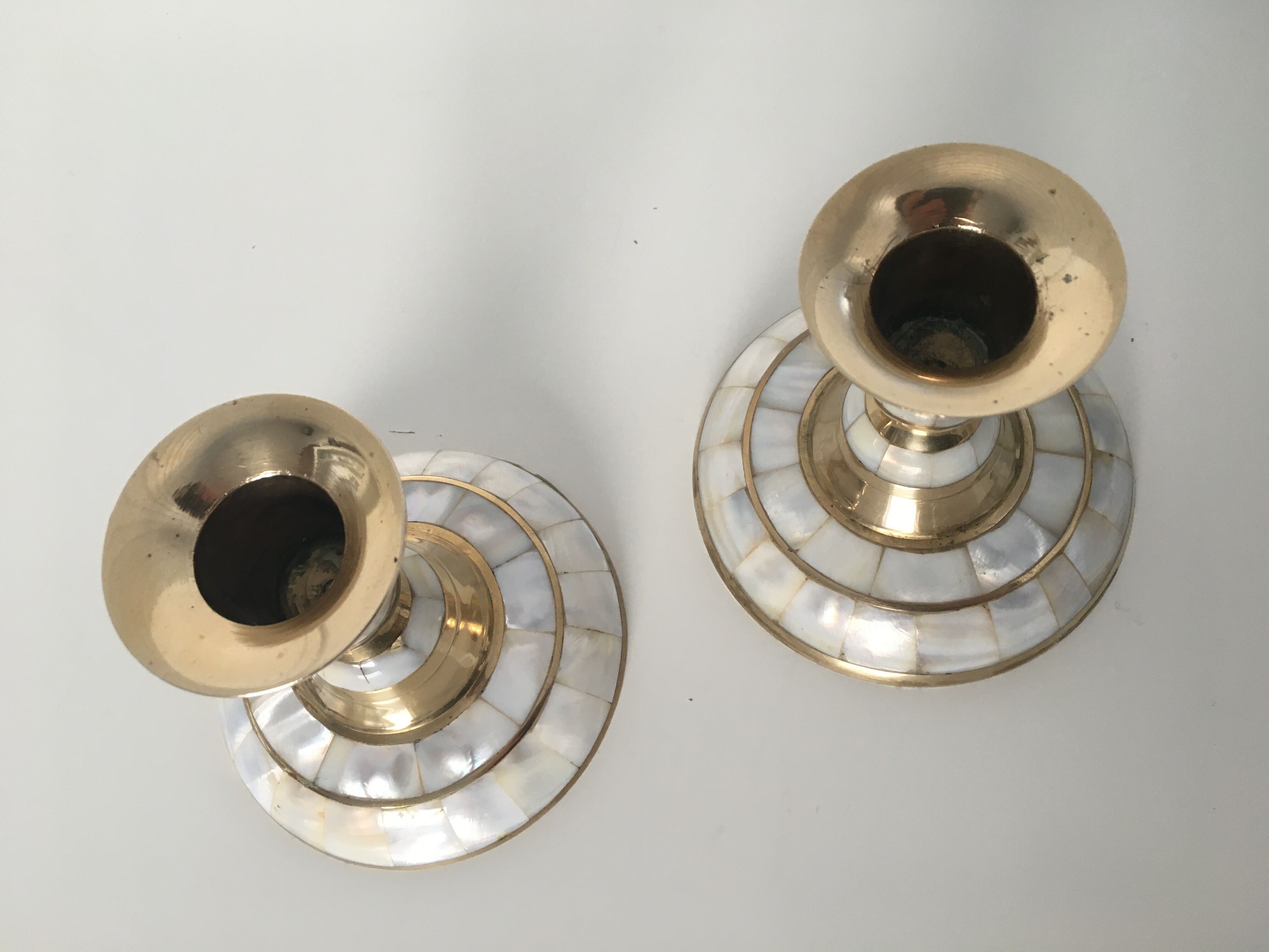 Set of 2 mother-of-pearl candlesticks and brass