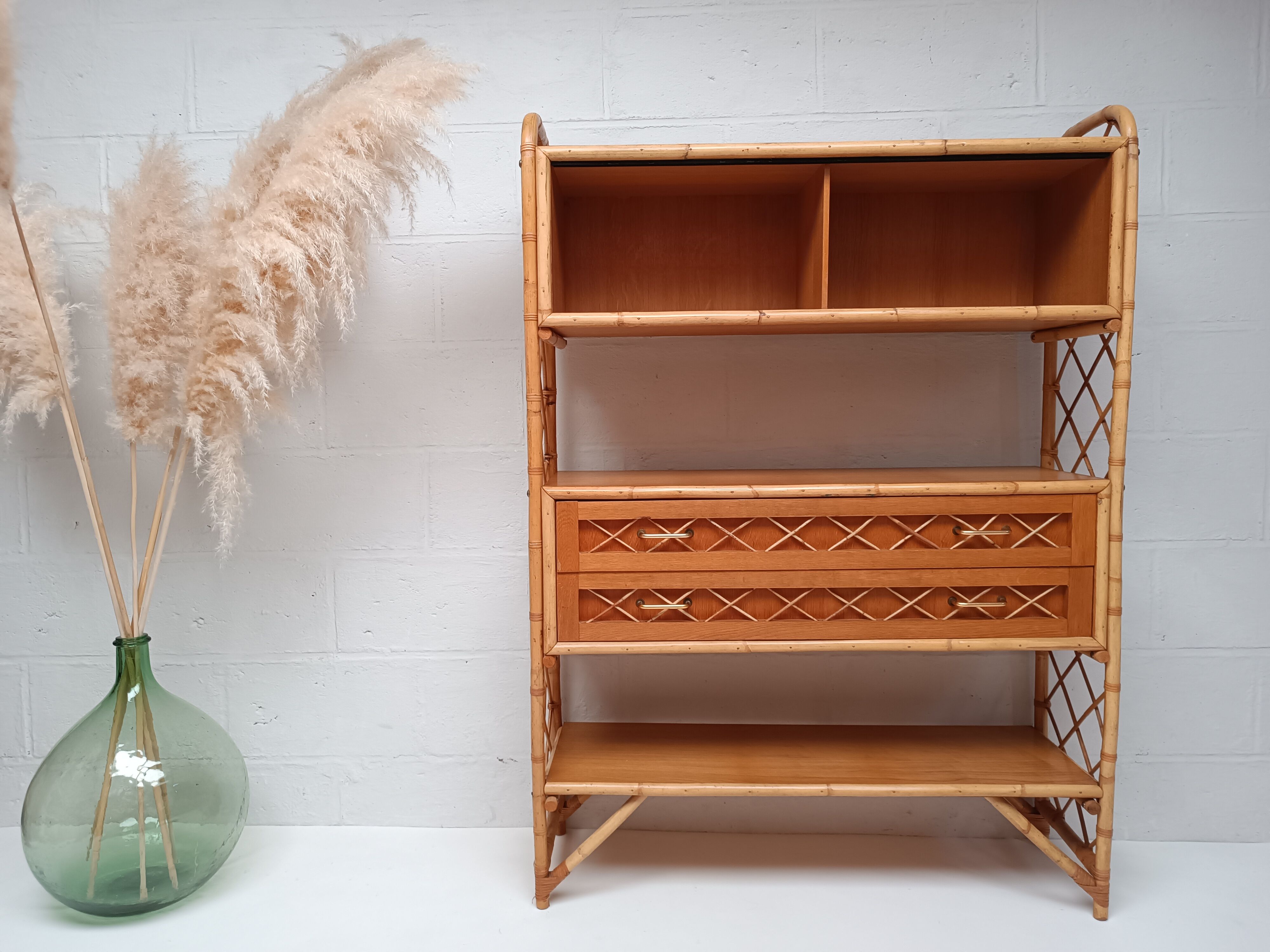 Bookcase shelf vintage in rattan