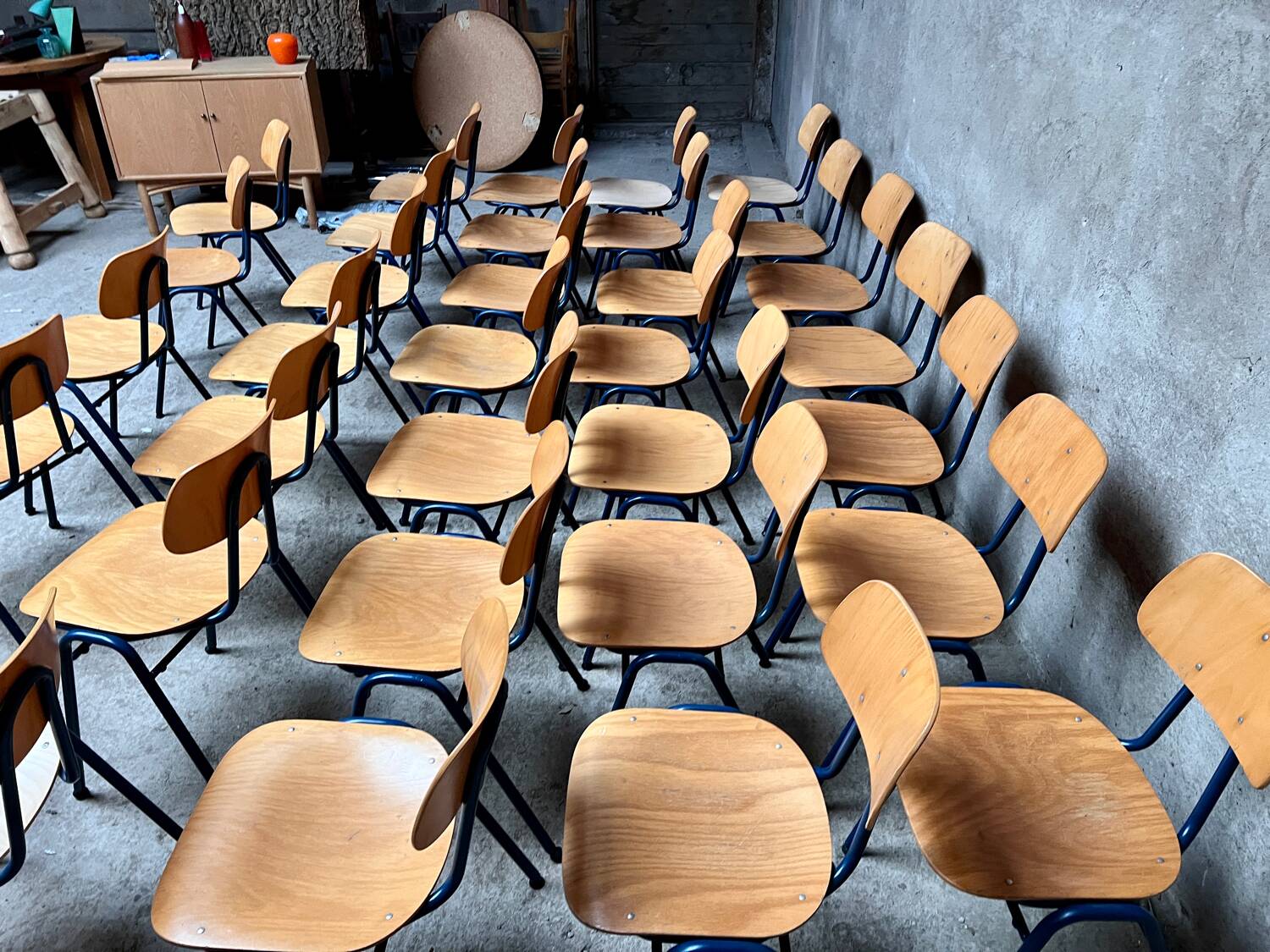 Stackable school chair 32