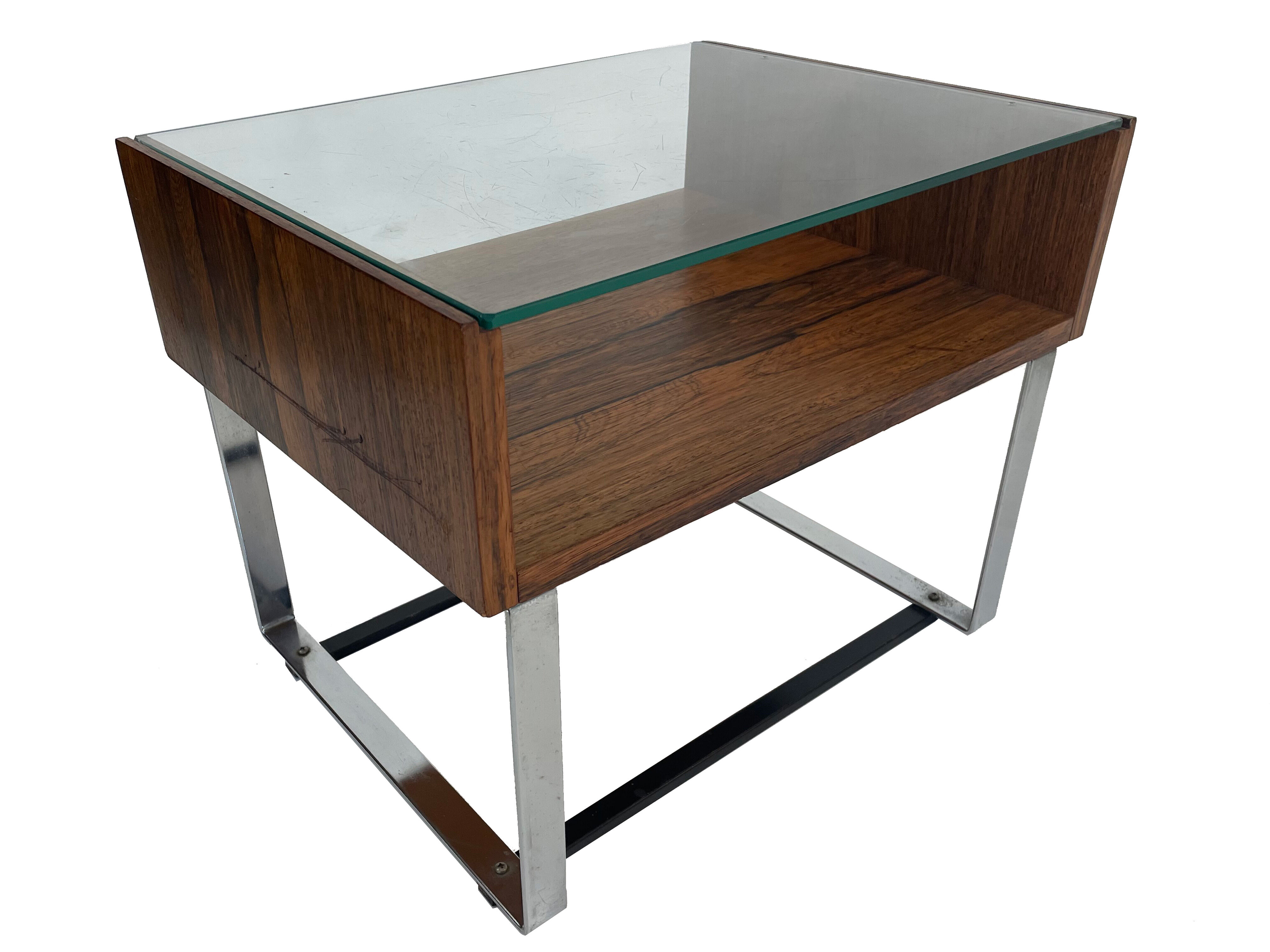 Table d'appoint vintage en palissandre verre chromé 1960 design