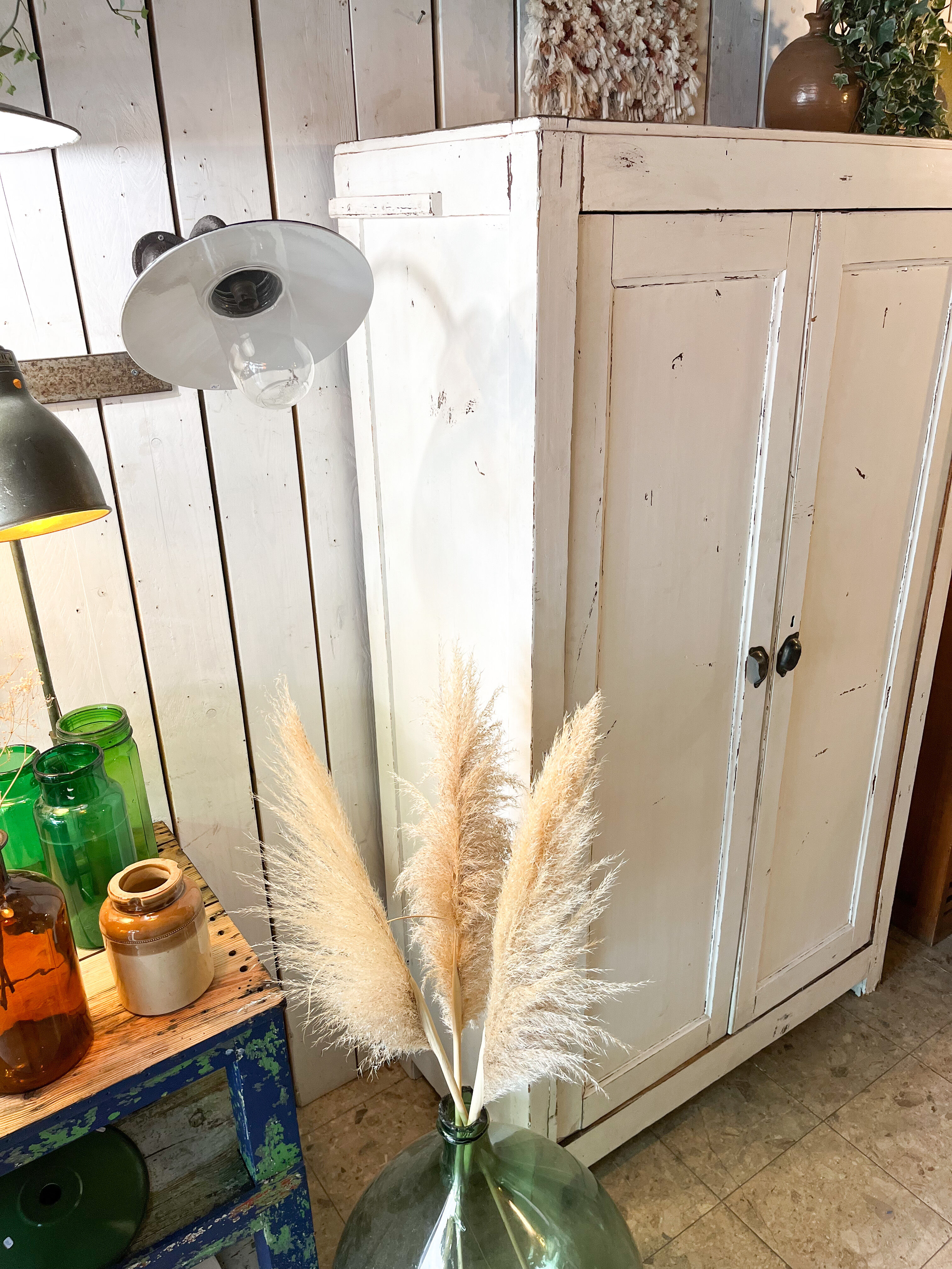 Armoire parisienne patine blanche