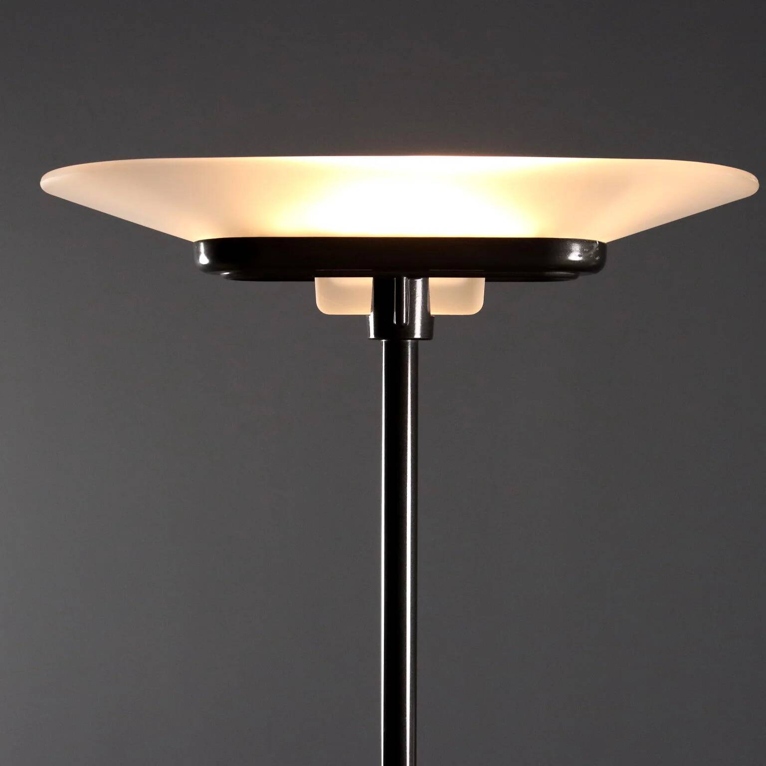Arteluce Jill floor lamp vintage design by King Miranda & Arnaldi from the 1980s.