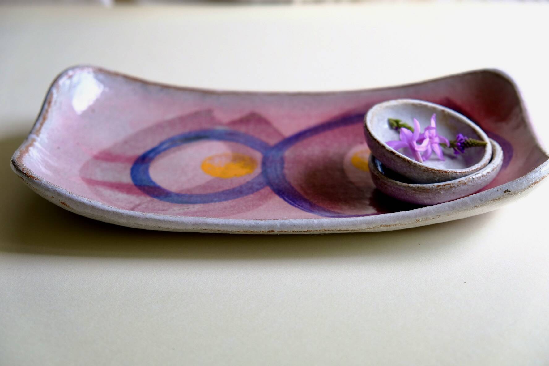 Coupe en grès décor abstrait pièce unique signée années 70/80